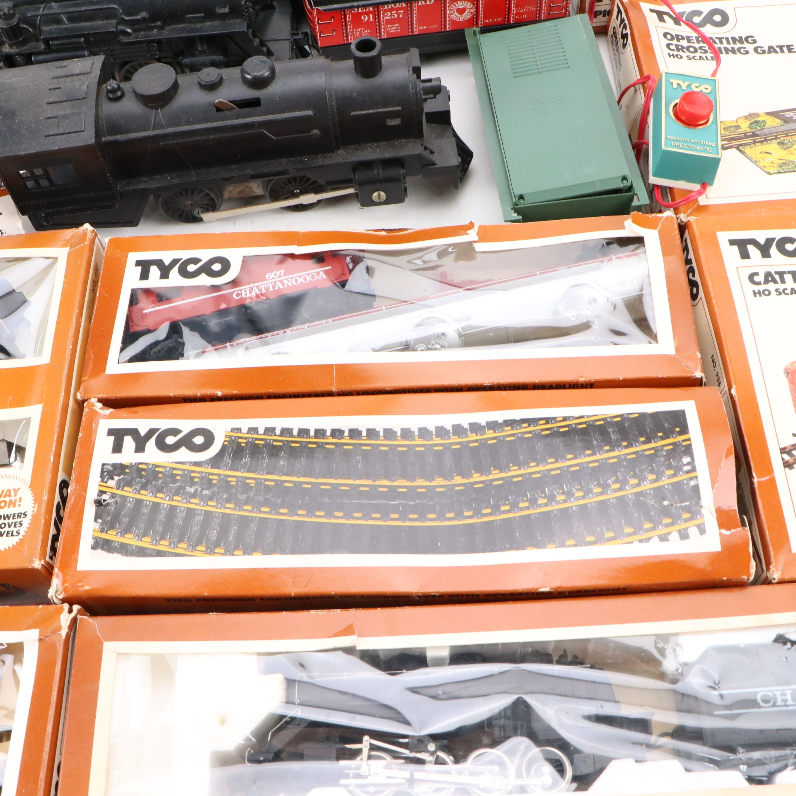Tyco HO Scale Train Sets with Lionel Steam Locomotive and More Model Trains