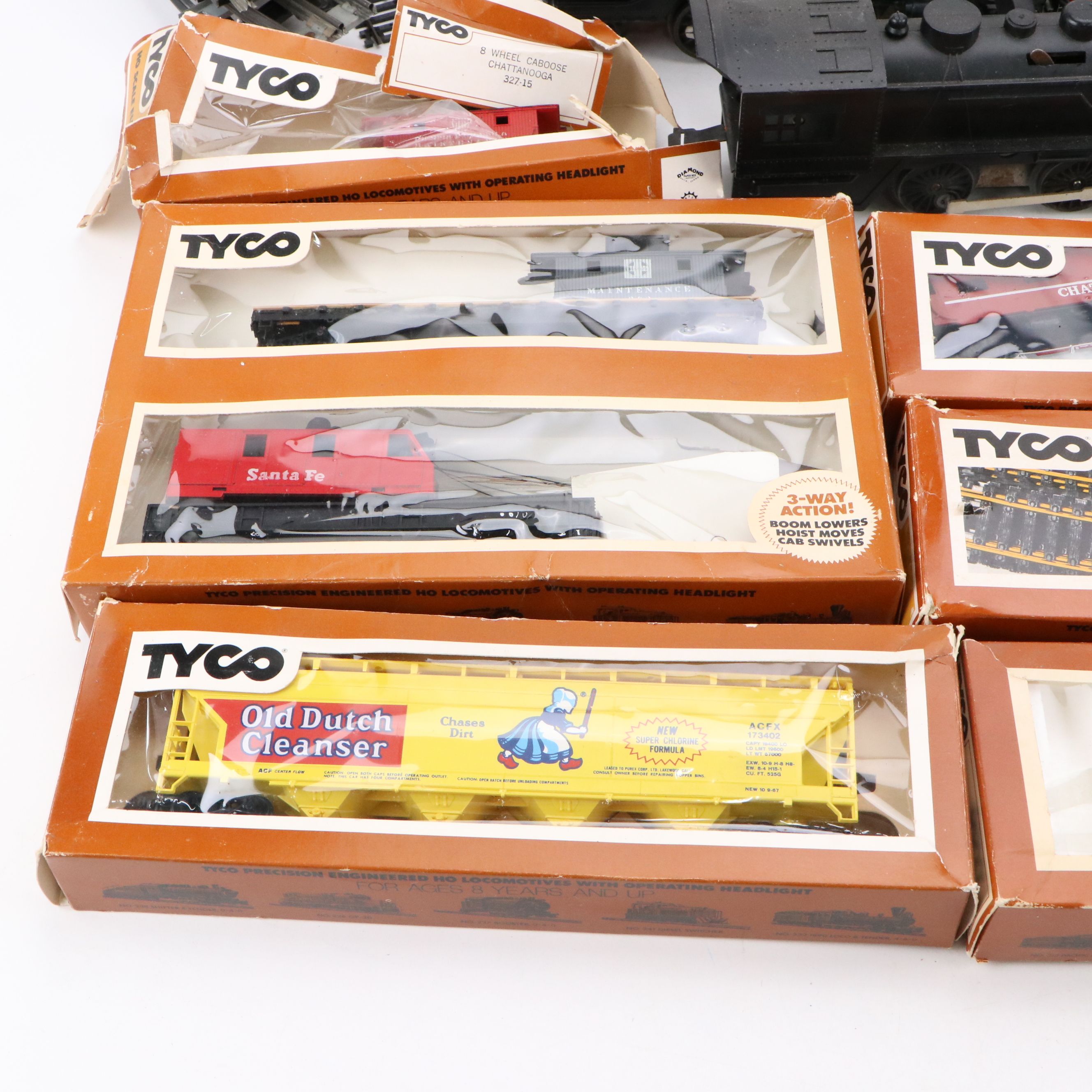 Tyco HO Scale Train Sets with Lionel Steam Locomotive and More Model Trains