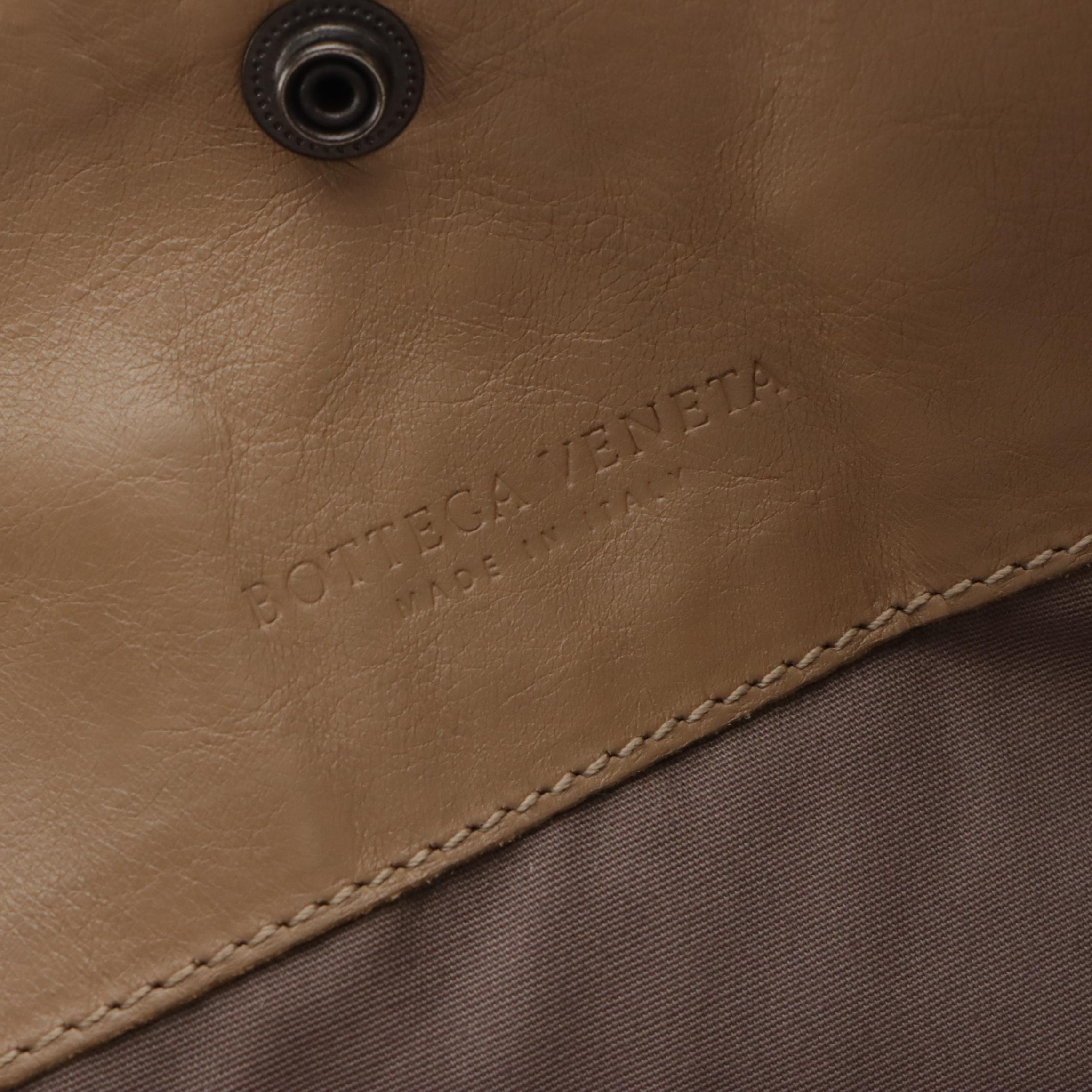 Bottega Veneta Flat Two-Way Tote in Beige Leather with Intrecciato Accents