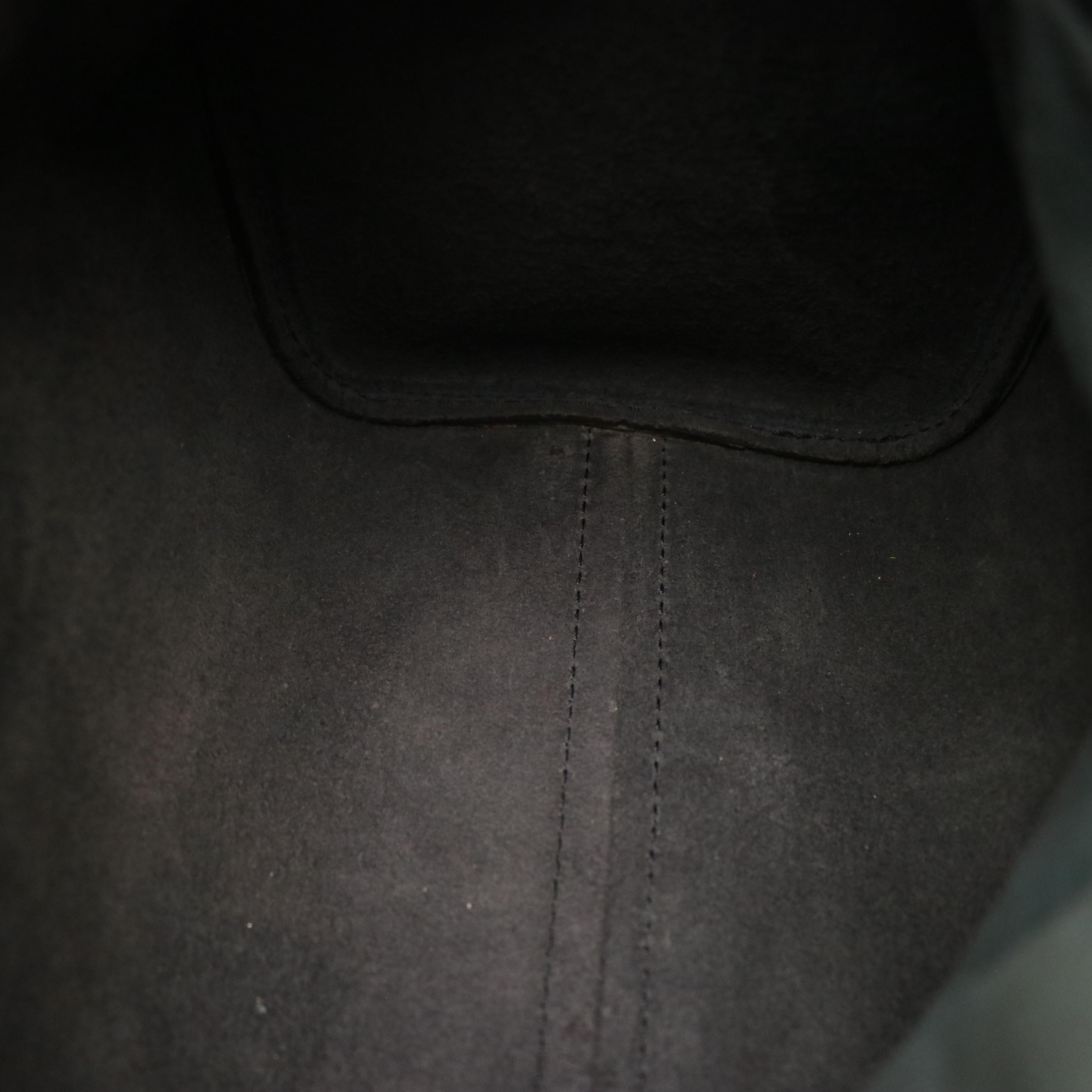 Louis Vuitton Speedy 25 Handbag in Black Epi Leather