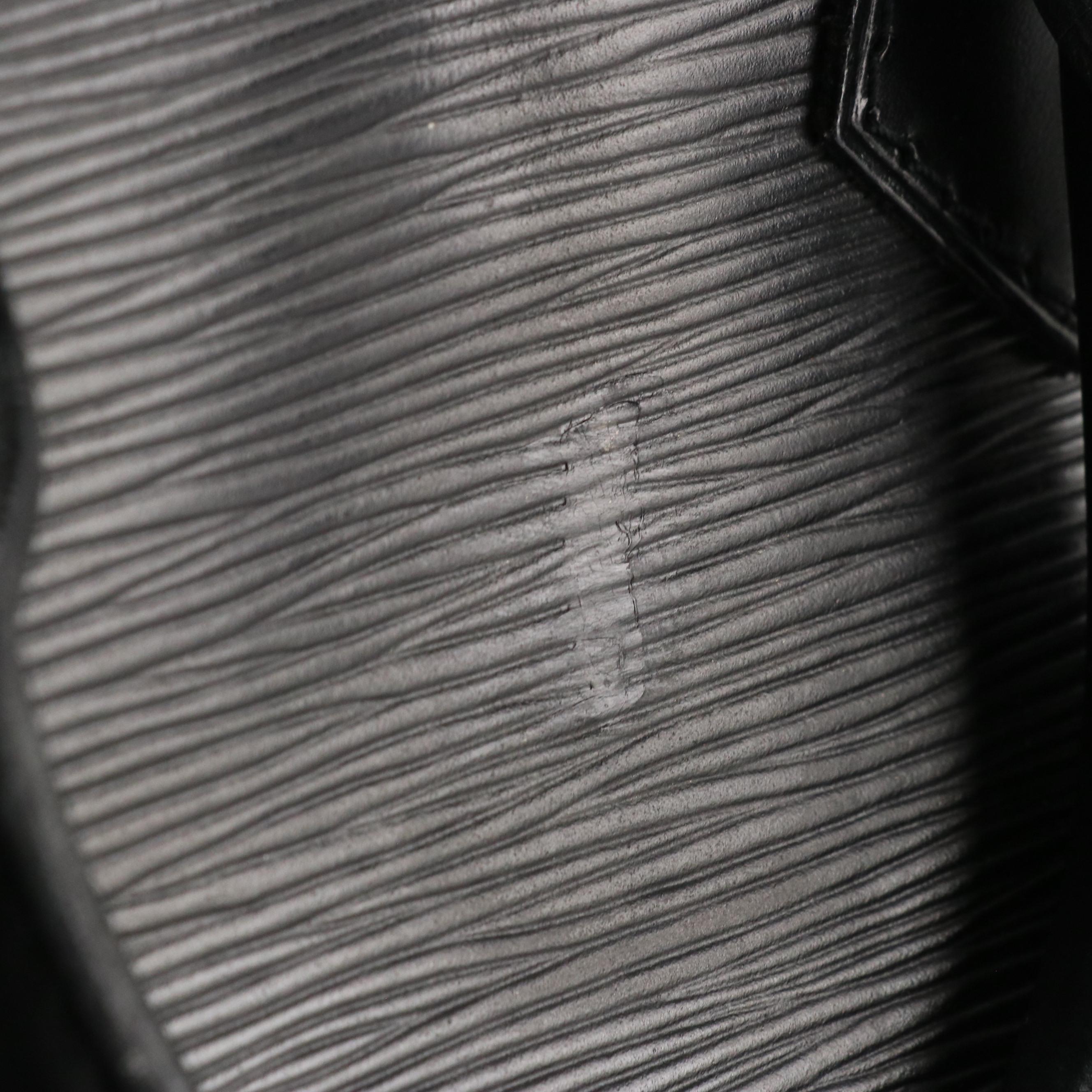 Louis Vuitton Speedy 25 Handbag in Black Epi Leather