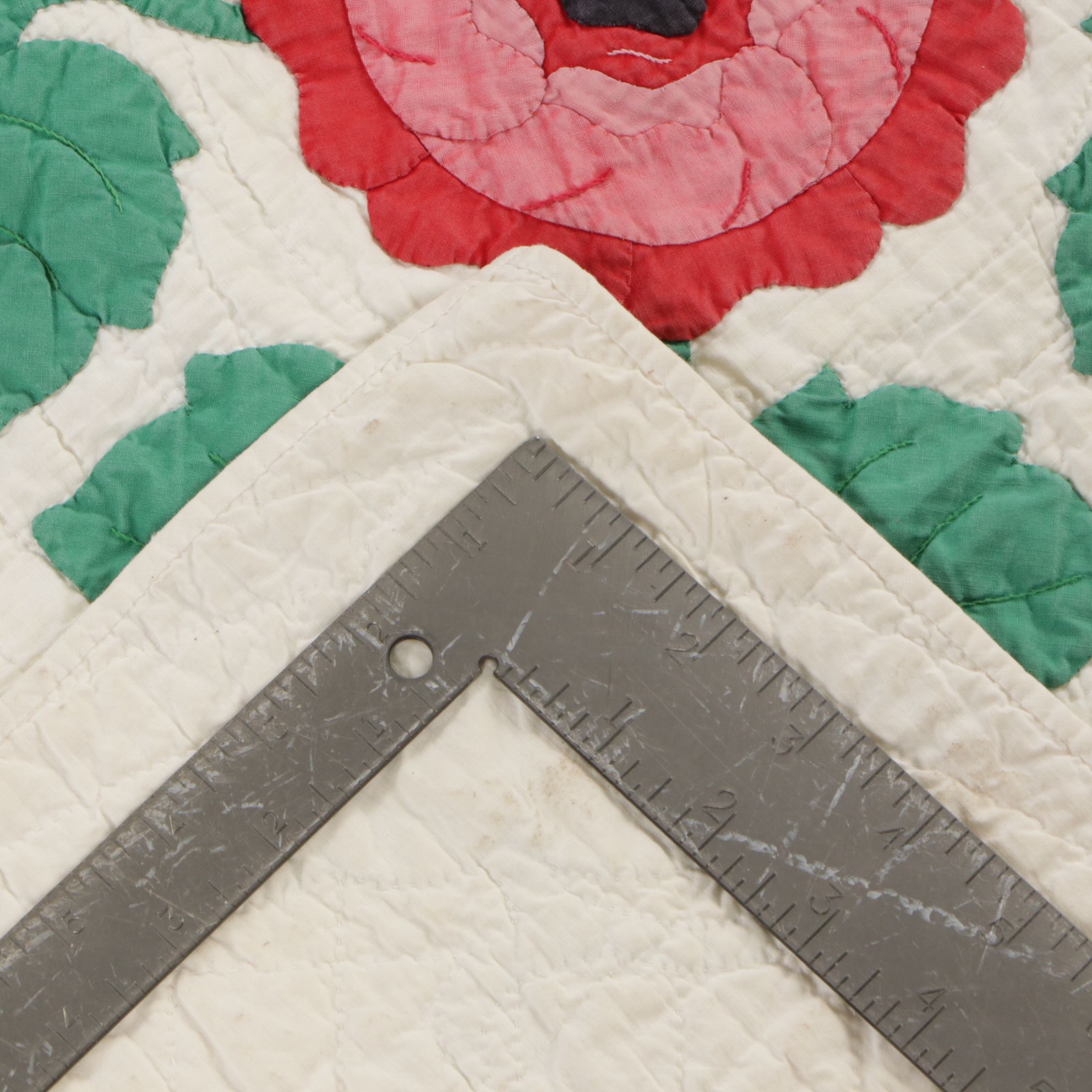 Hand-Pieced "Rose of Sharon" Applique Quilt, Mid to Late 20th Century