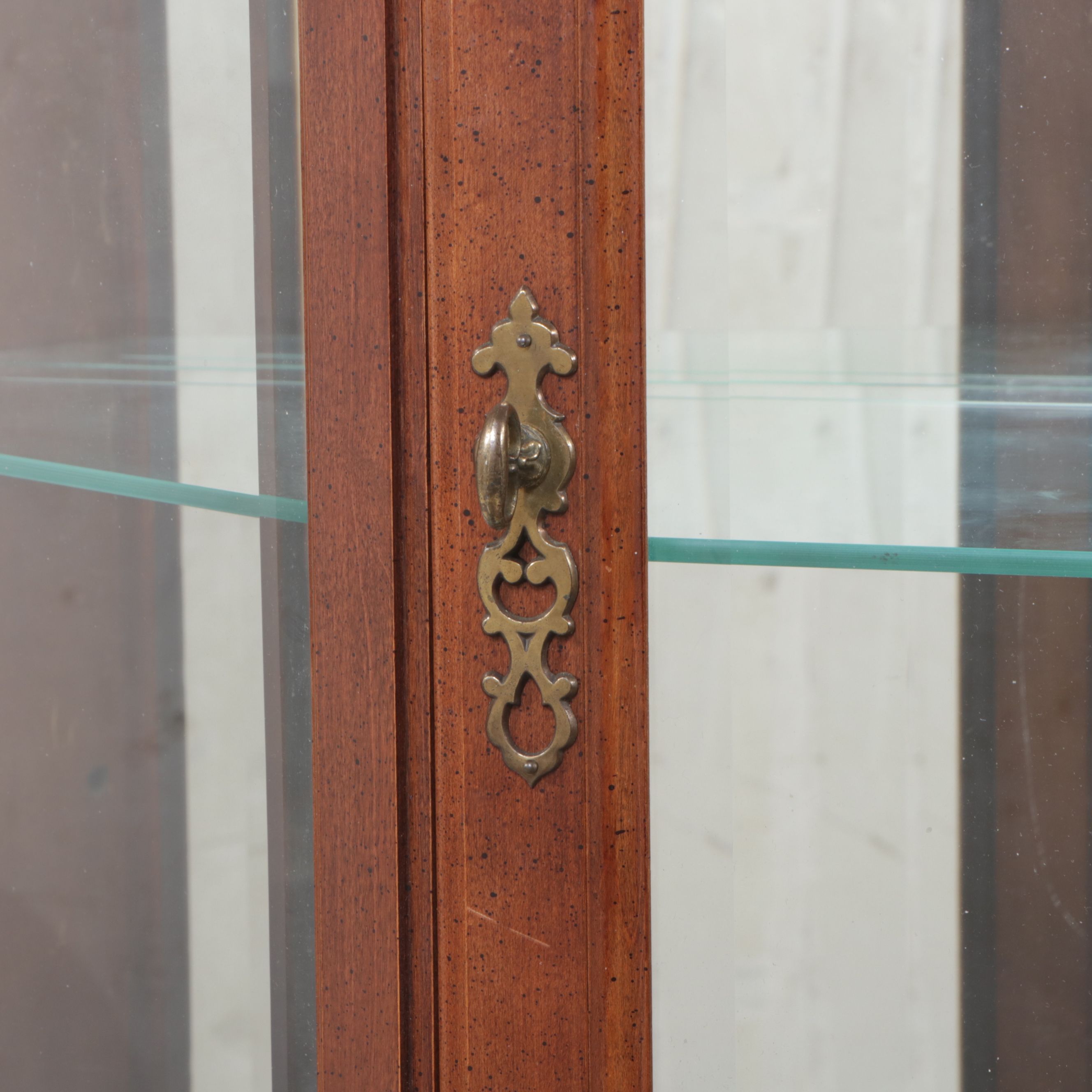 Broyhill Illuminated Wooden Display Cabinet