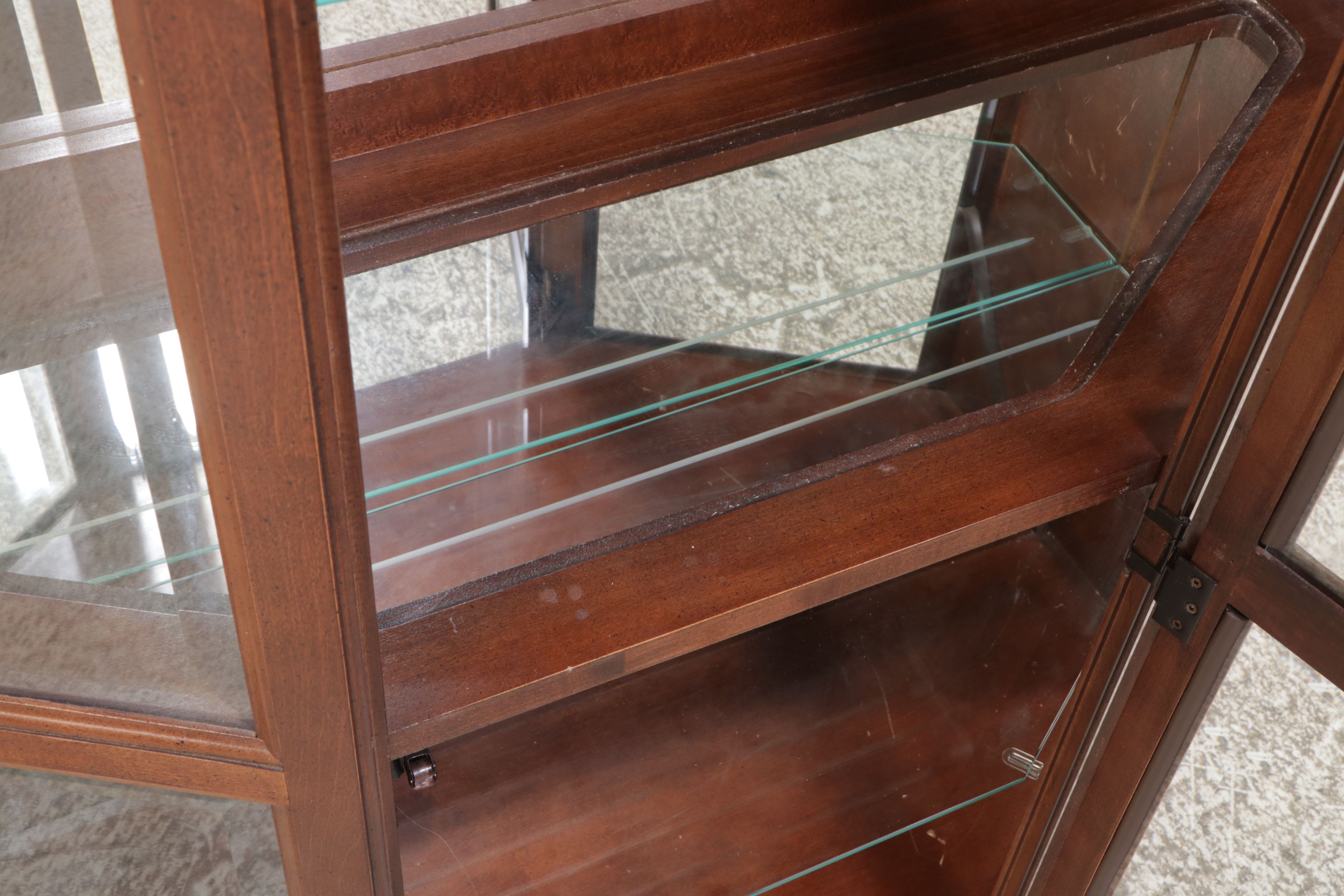 Broyhill Illuminated Wooden Display Cabinet