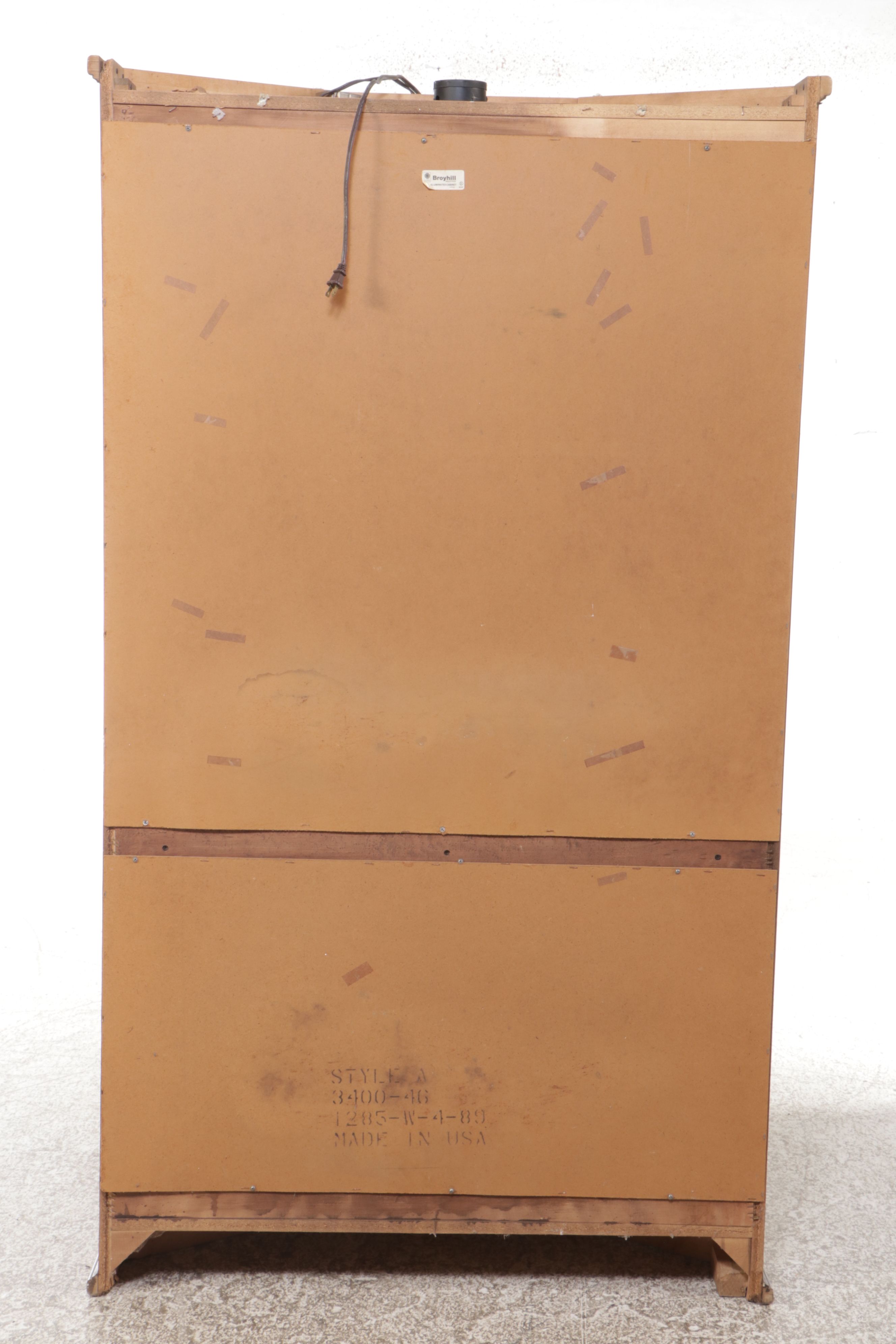 Broyhill Illuminated Wooden Display Cabinet