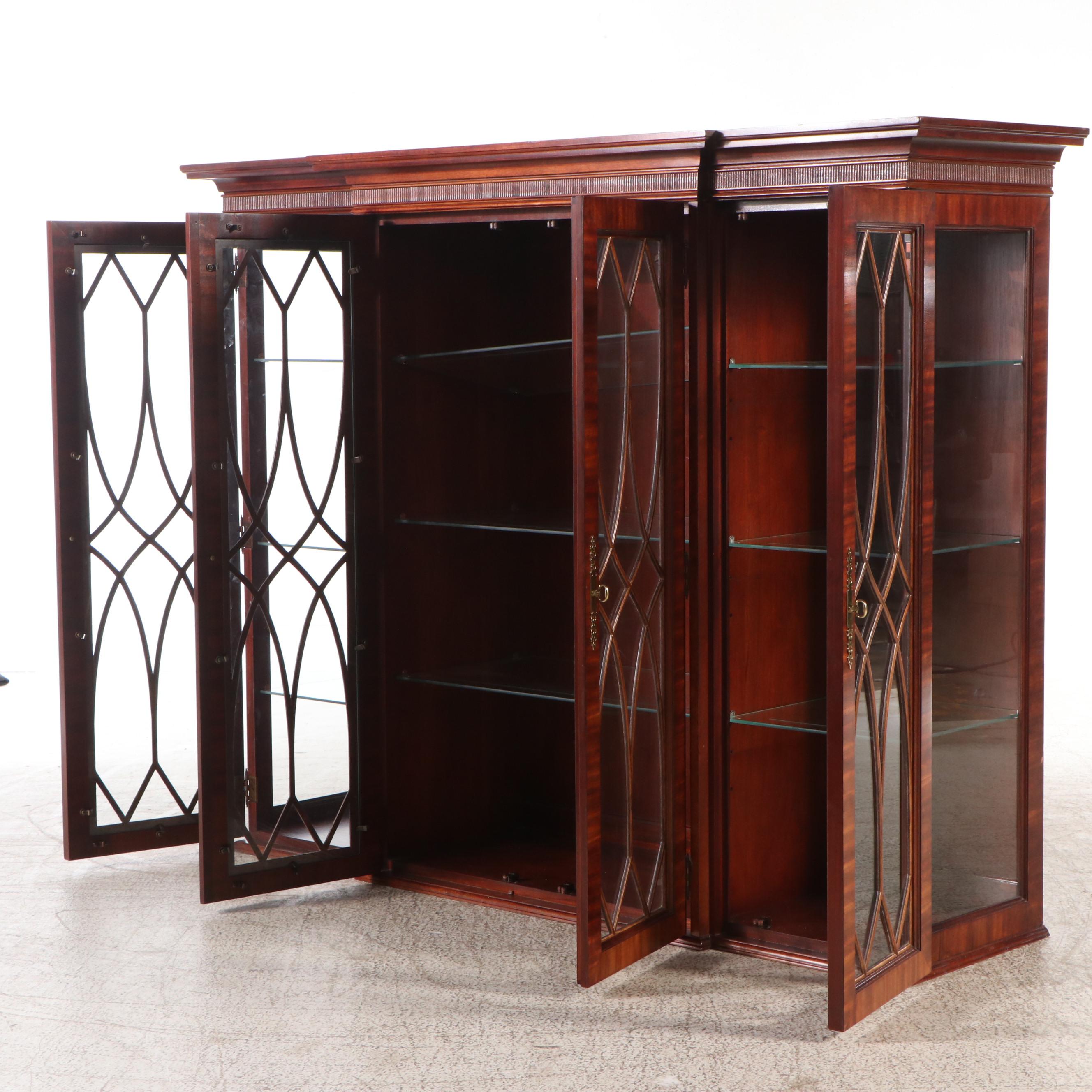 Thomasville Georgian Style Mahogany China Cabinet, Late 20th Century