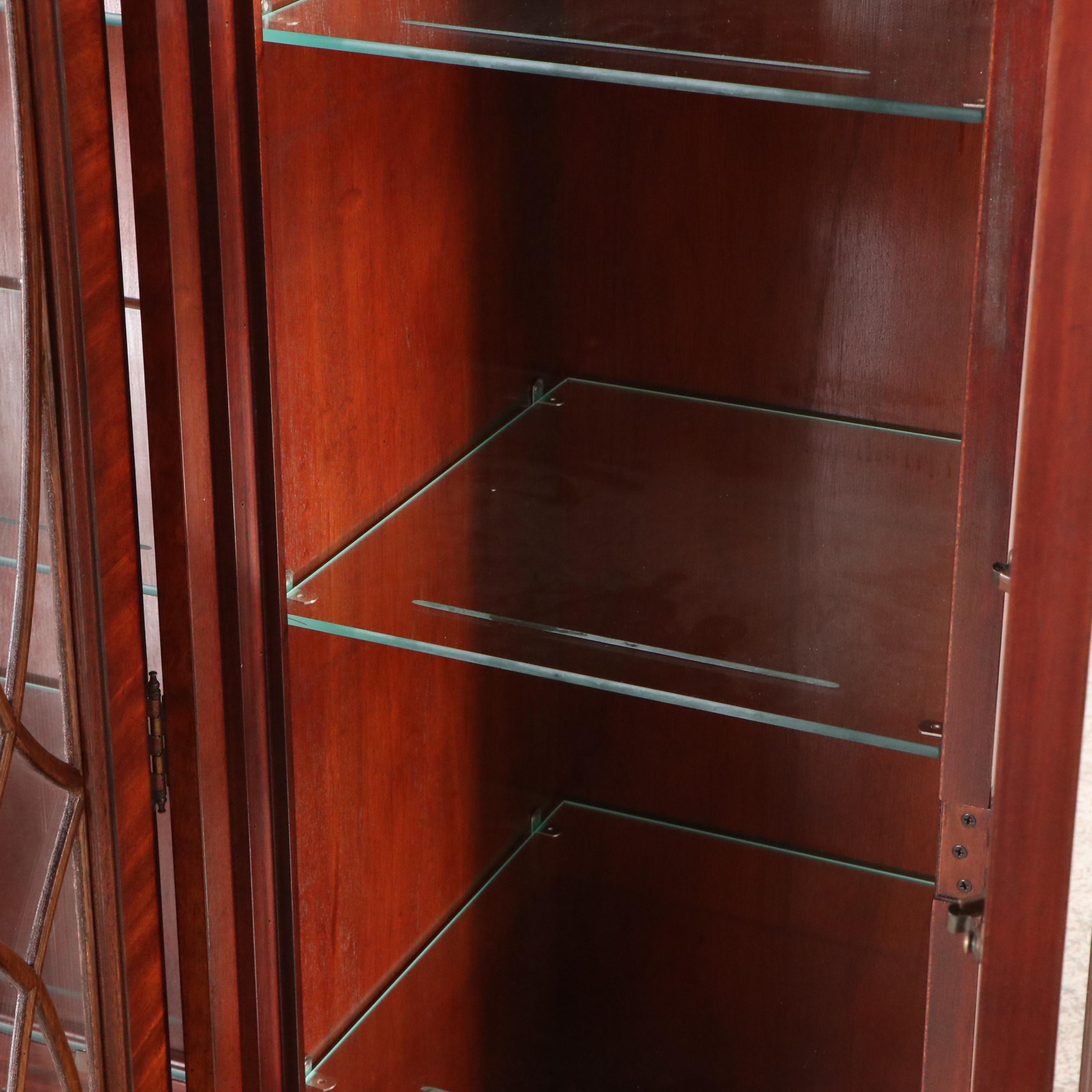 Thomasville Georgian Style Mahogany China Cabinet, Late 20th Century