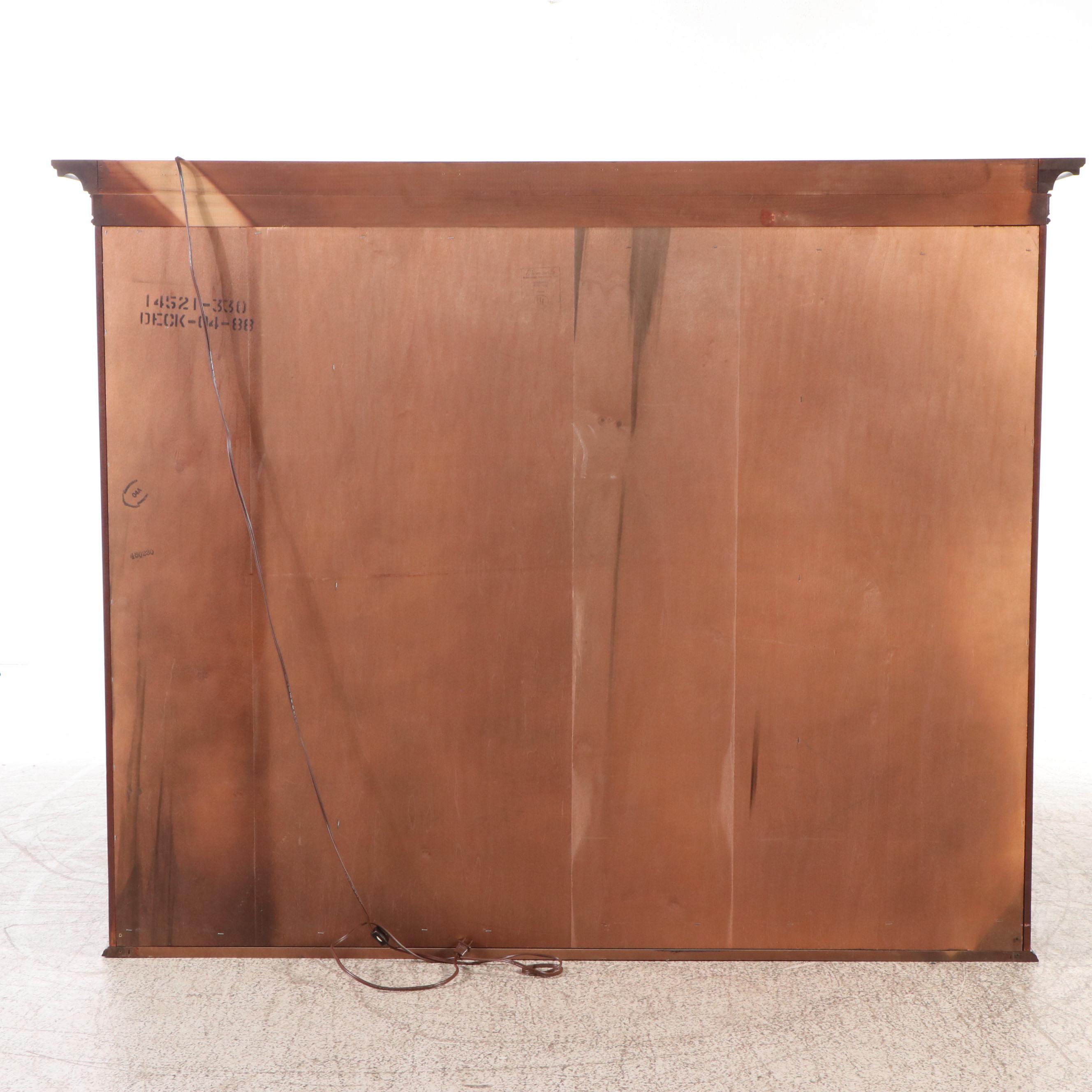 Thomasville Georgian Style Mahogany China Cabinet, Late 20th Century