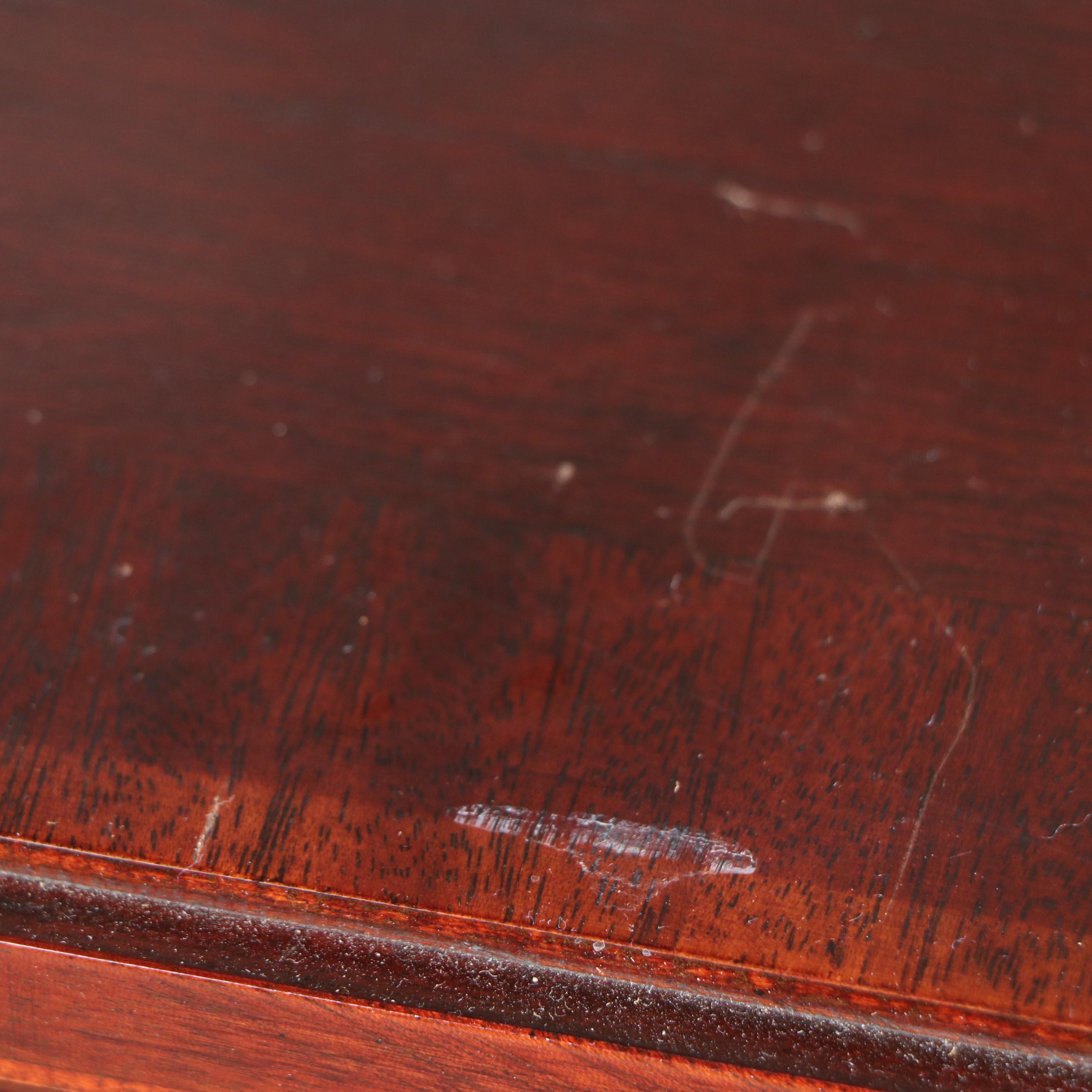 Thomasville Georgian Style Mahogany China Cabinet, Late 20th Century