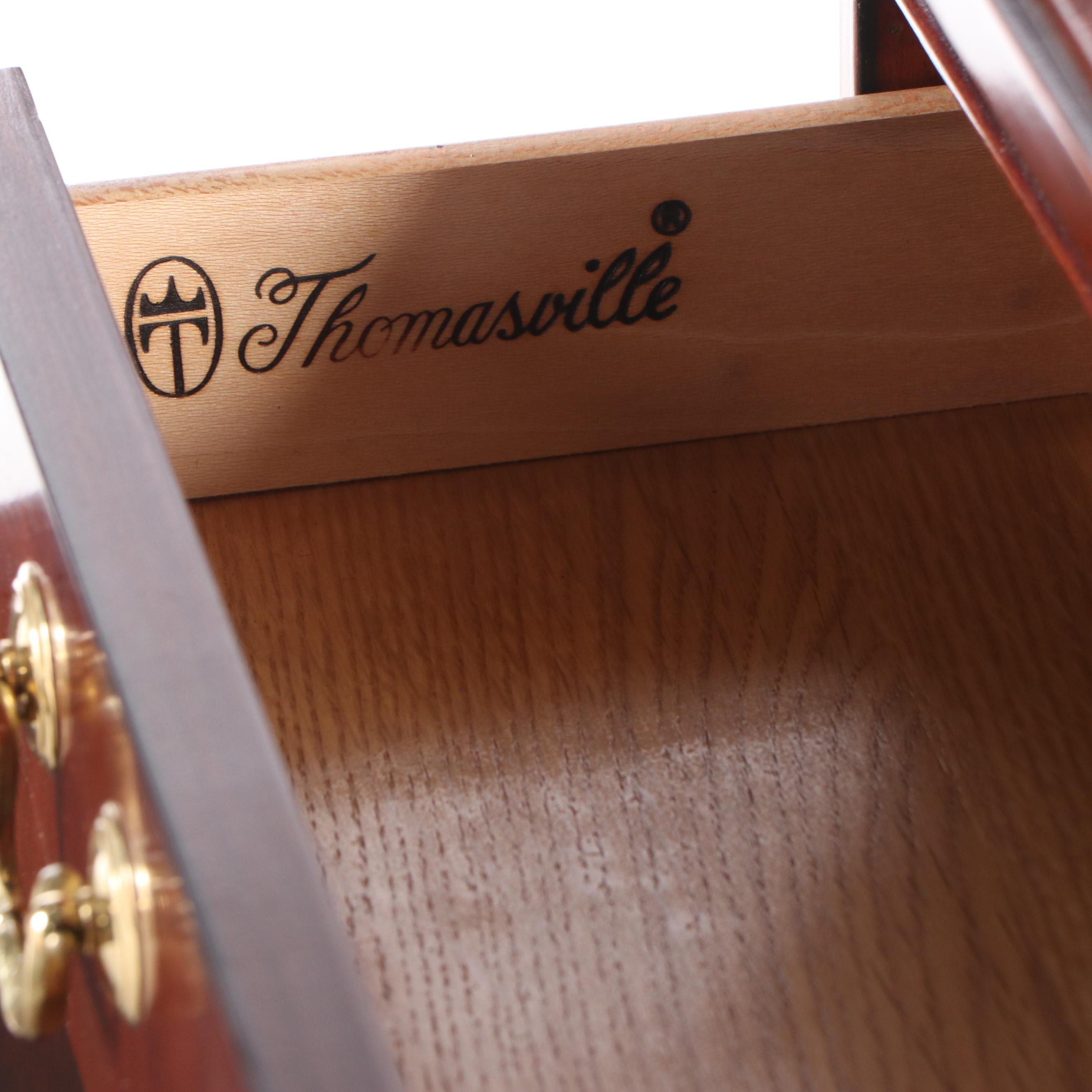 Thomasville Georgian Style Mahogany China Cabinet, Late 20th Century