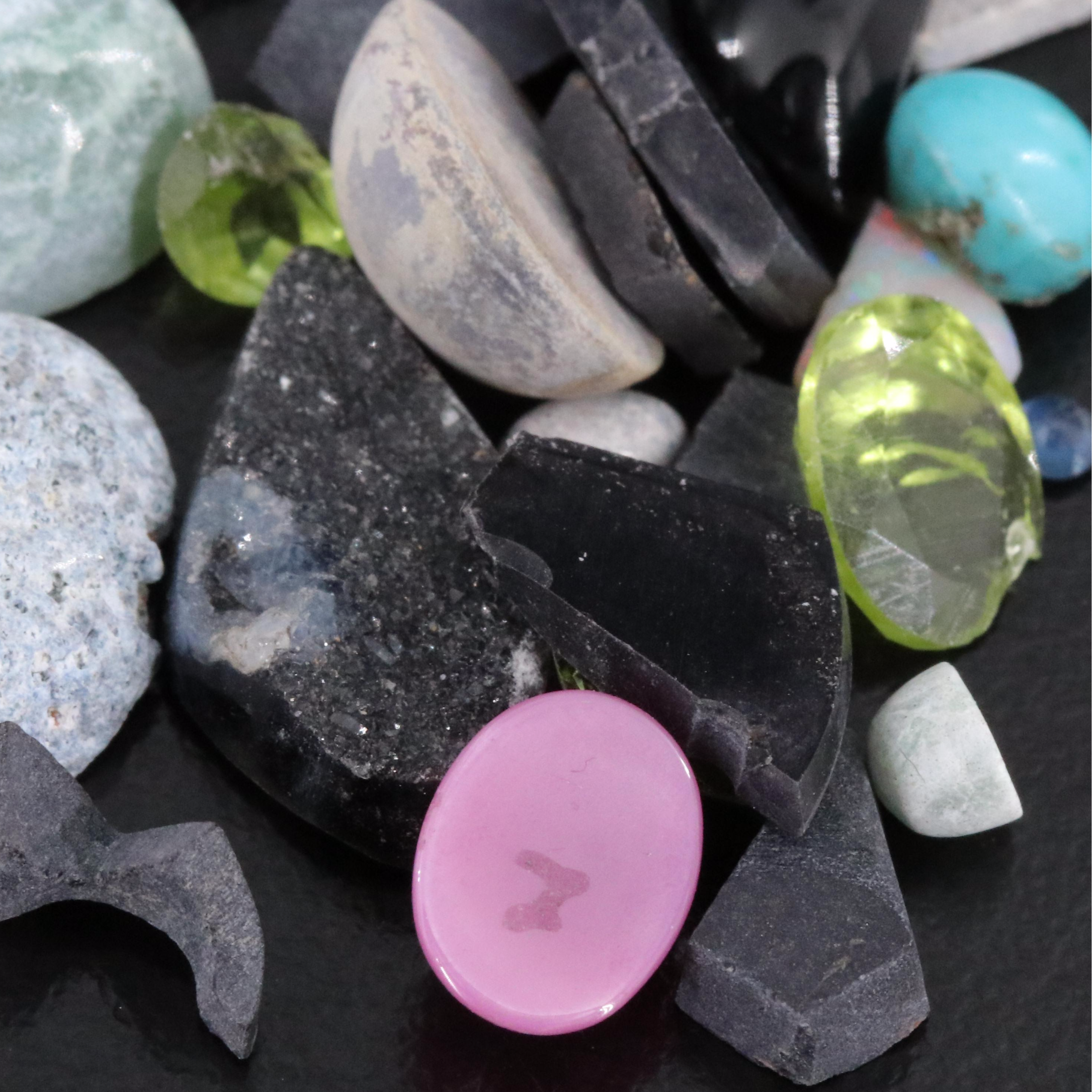 Loose Gemstone Lot Including Druzy, Black Onyx and Peridot