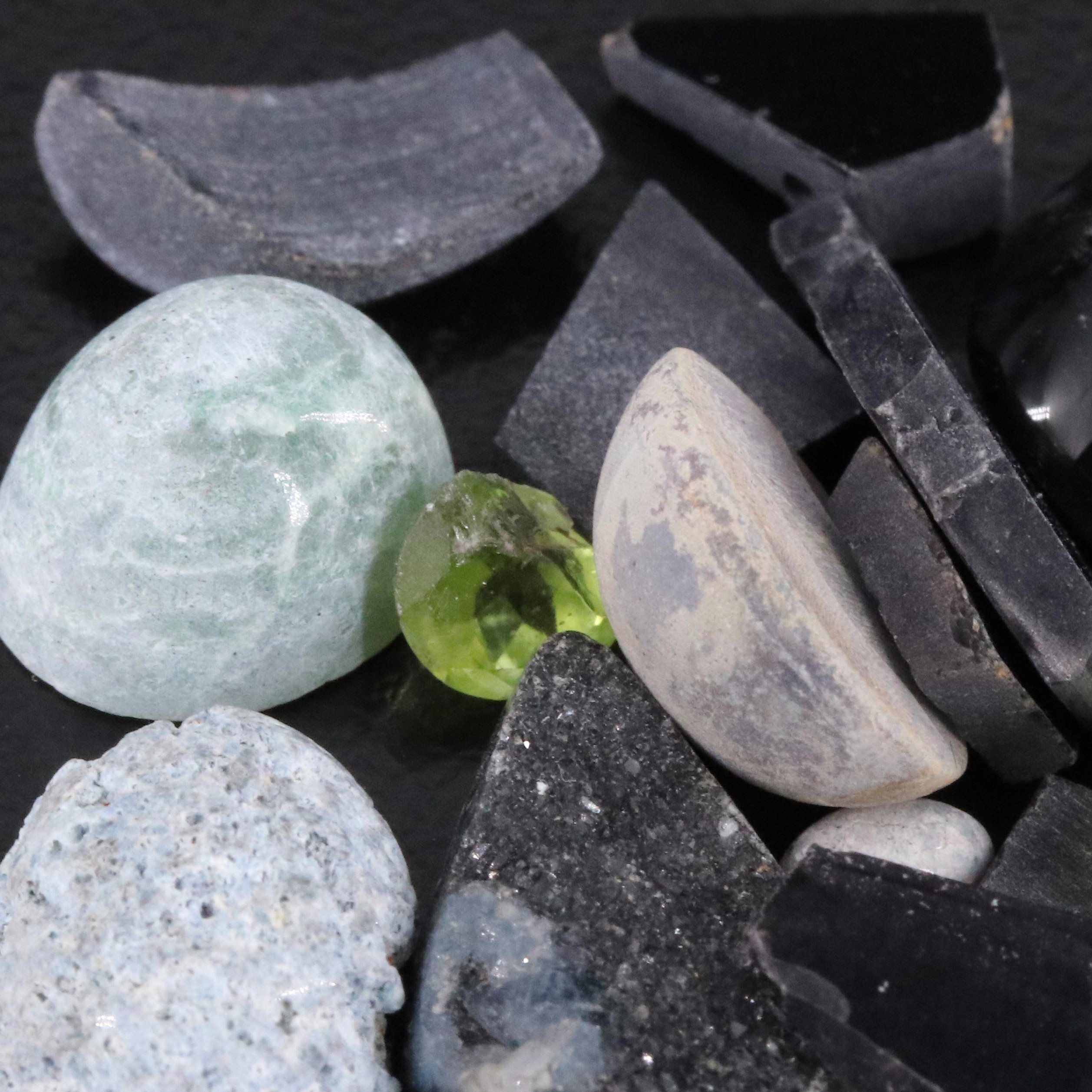 Loose Gemstone Lot Including Druzy, Black Onyx and Peridot