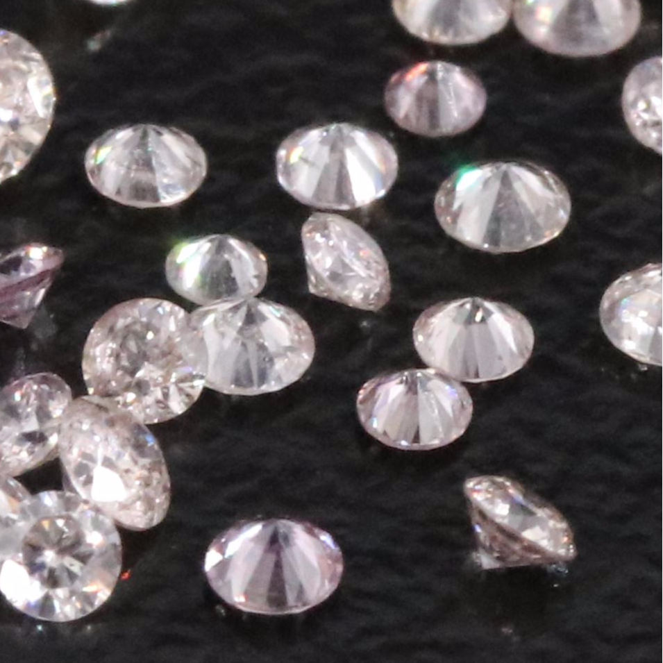 Loose 0.99 CTW Diamond Lot Including Fancy Pink