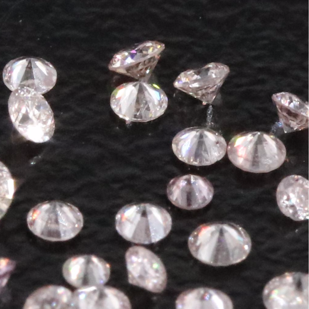 Loose 0.99 CTW Diamond Lot Including Fancy Pink