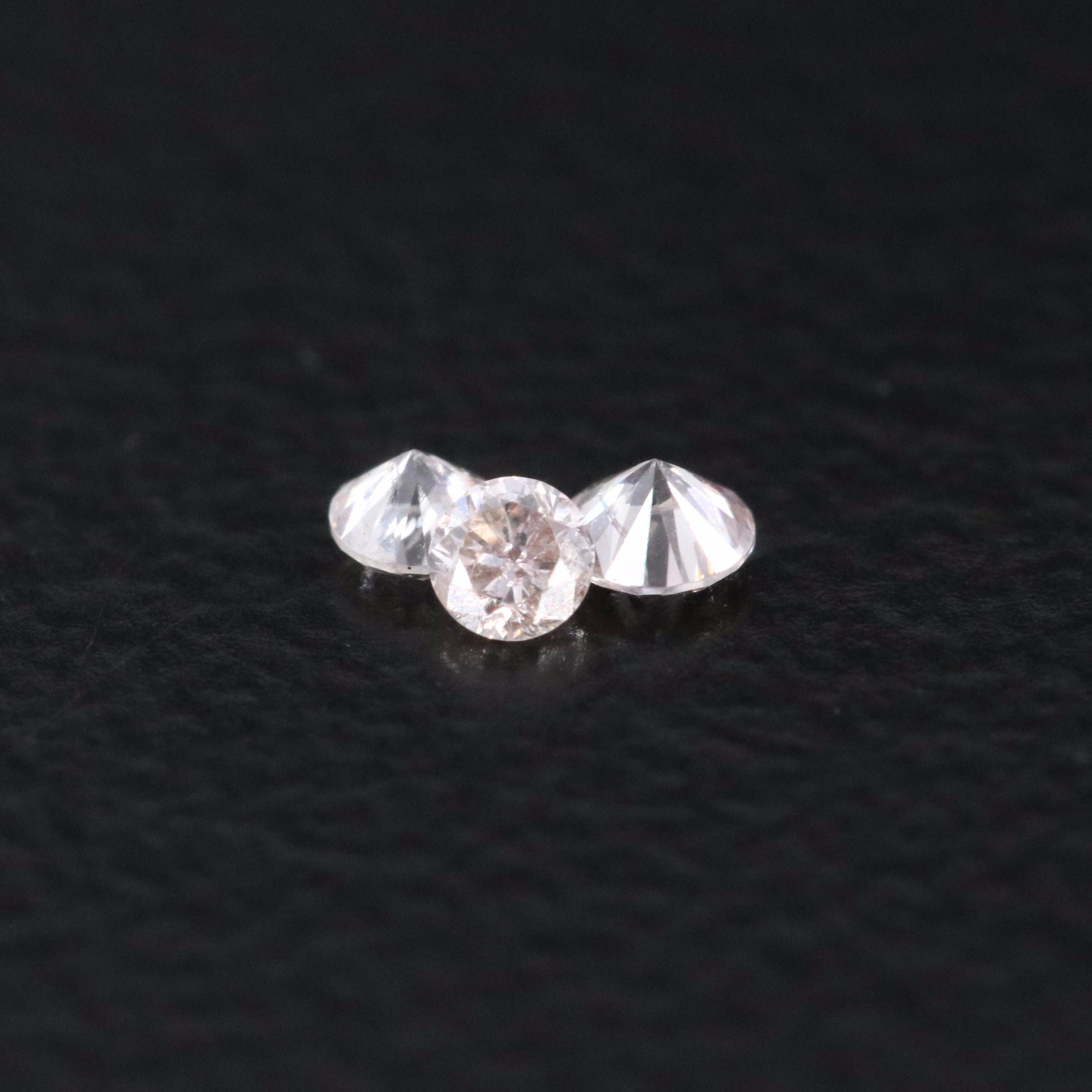 Loose 0.98 CTW Diamond Lot Including Fancy Pink