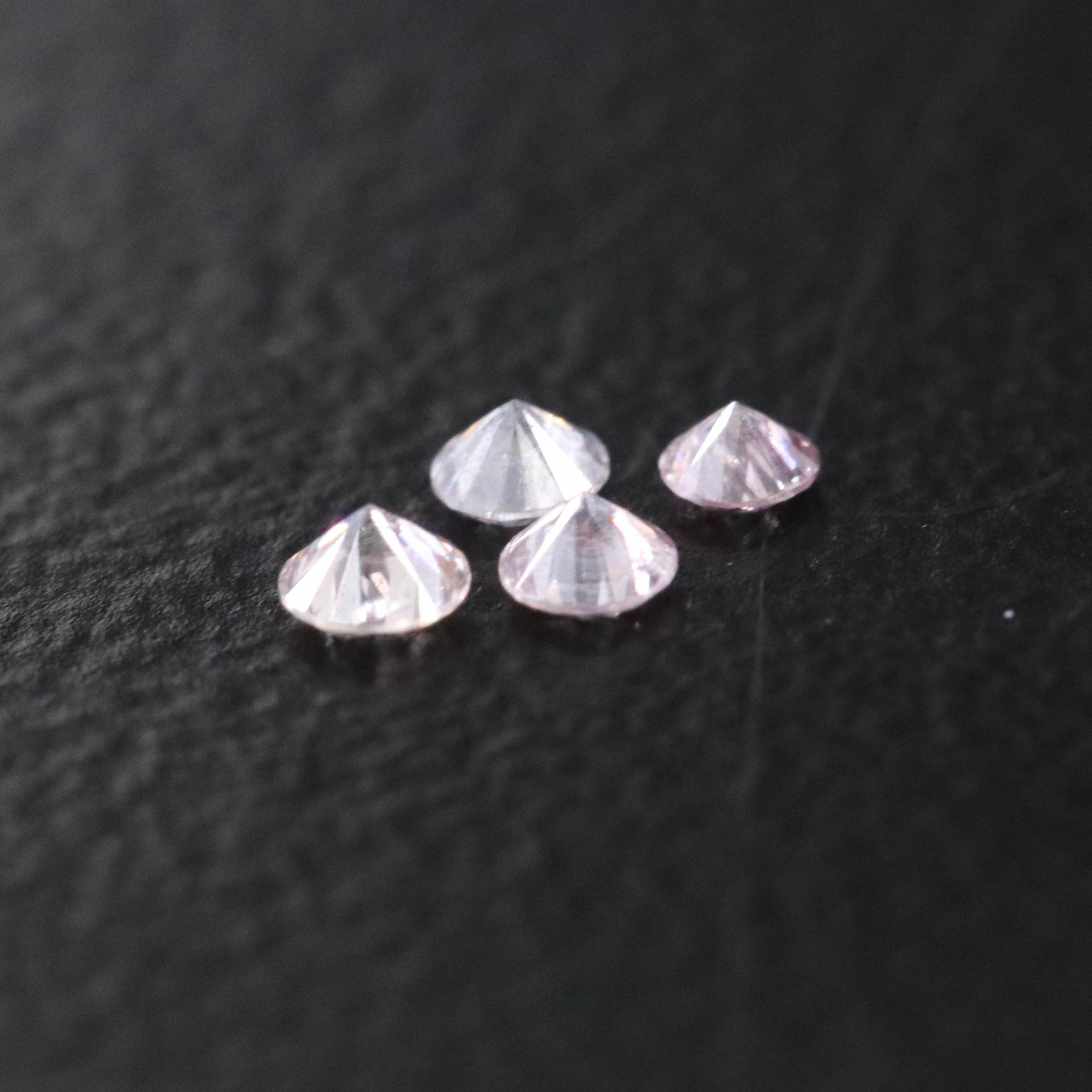 Loose 0.98 CTW Diamond Lot Including Fancy Pink
