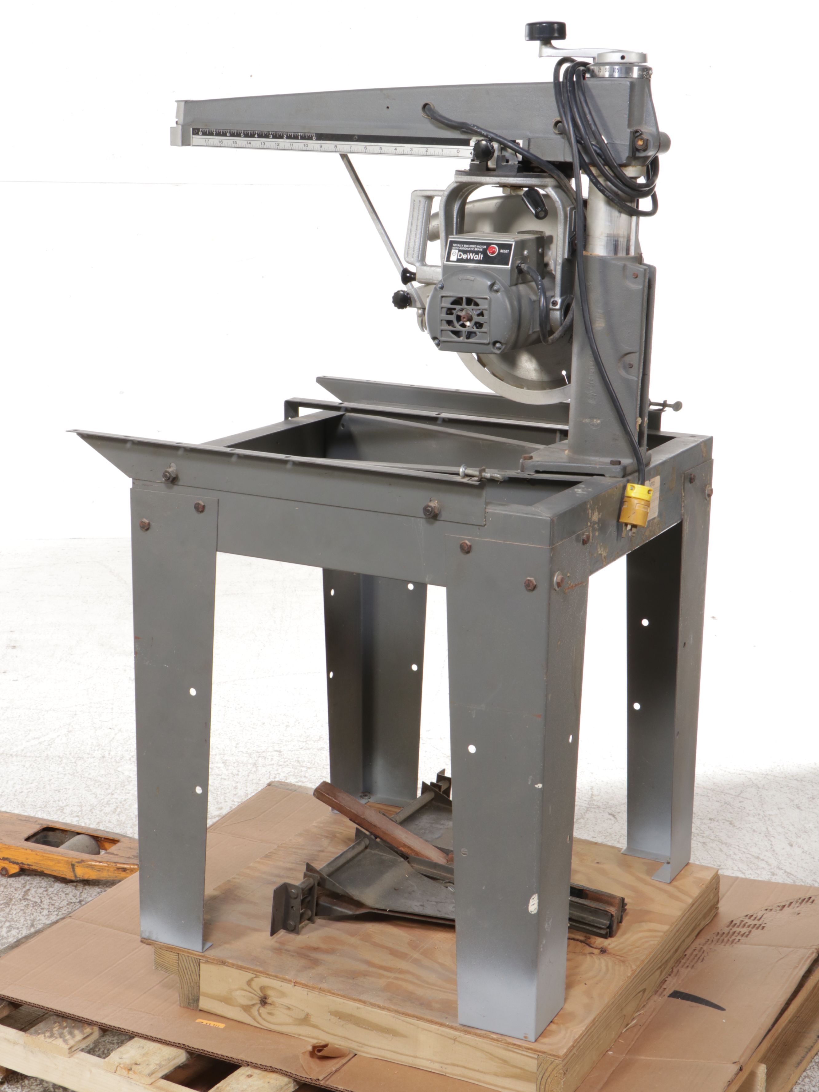 DeWalt 790 Contractors Powershop Circular Saw on Black & Decker Table