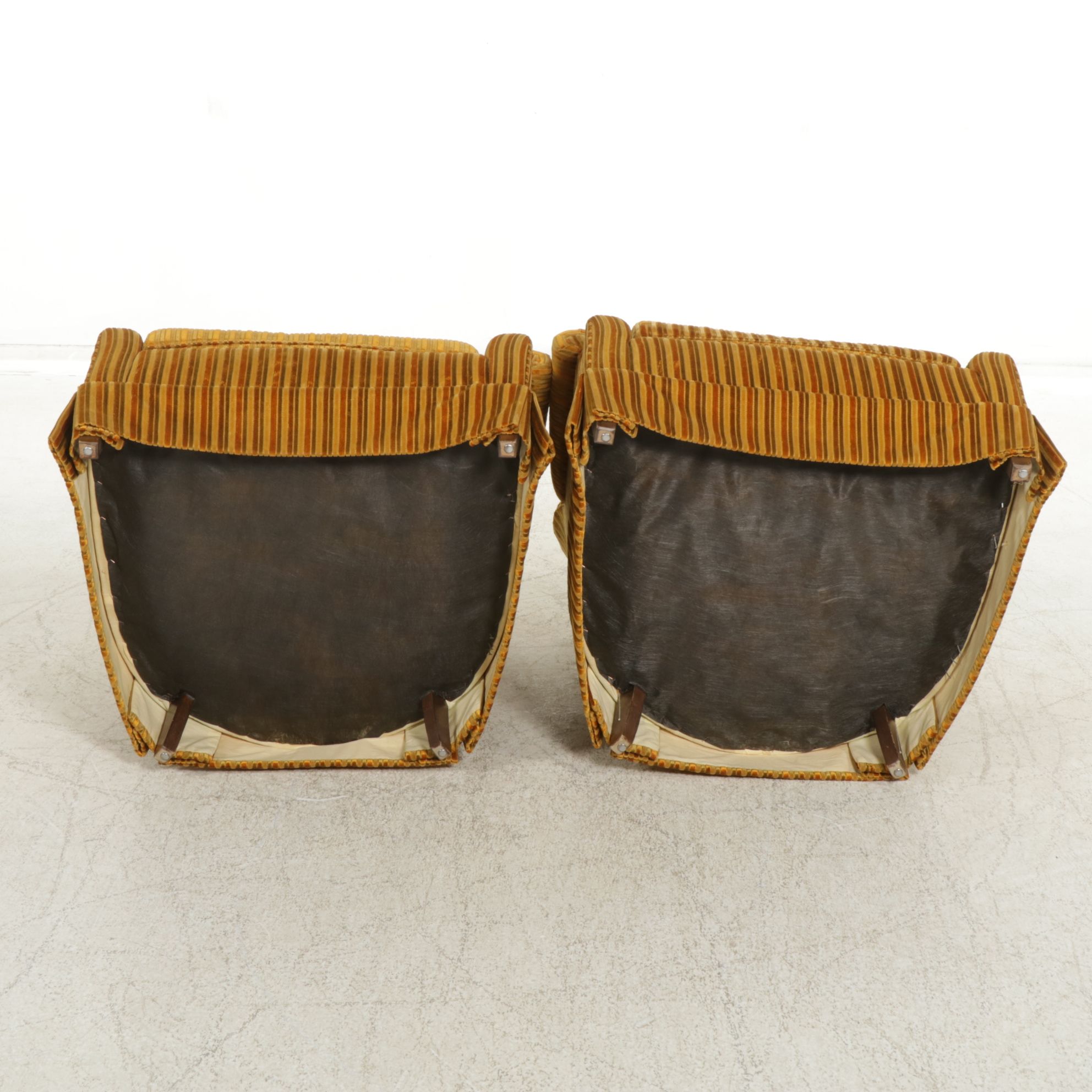 Pair of Thomasville Armchairs with Ribbed Upholstery, Mid 20th Century