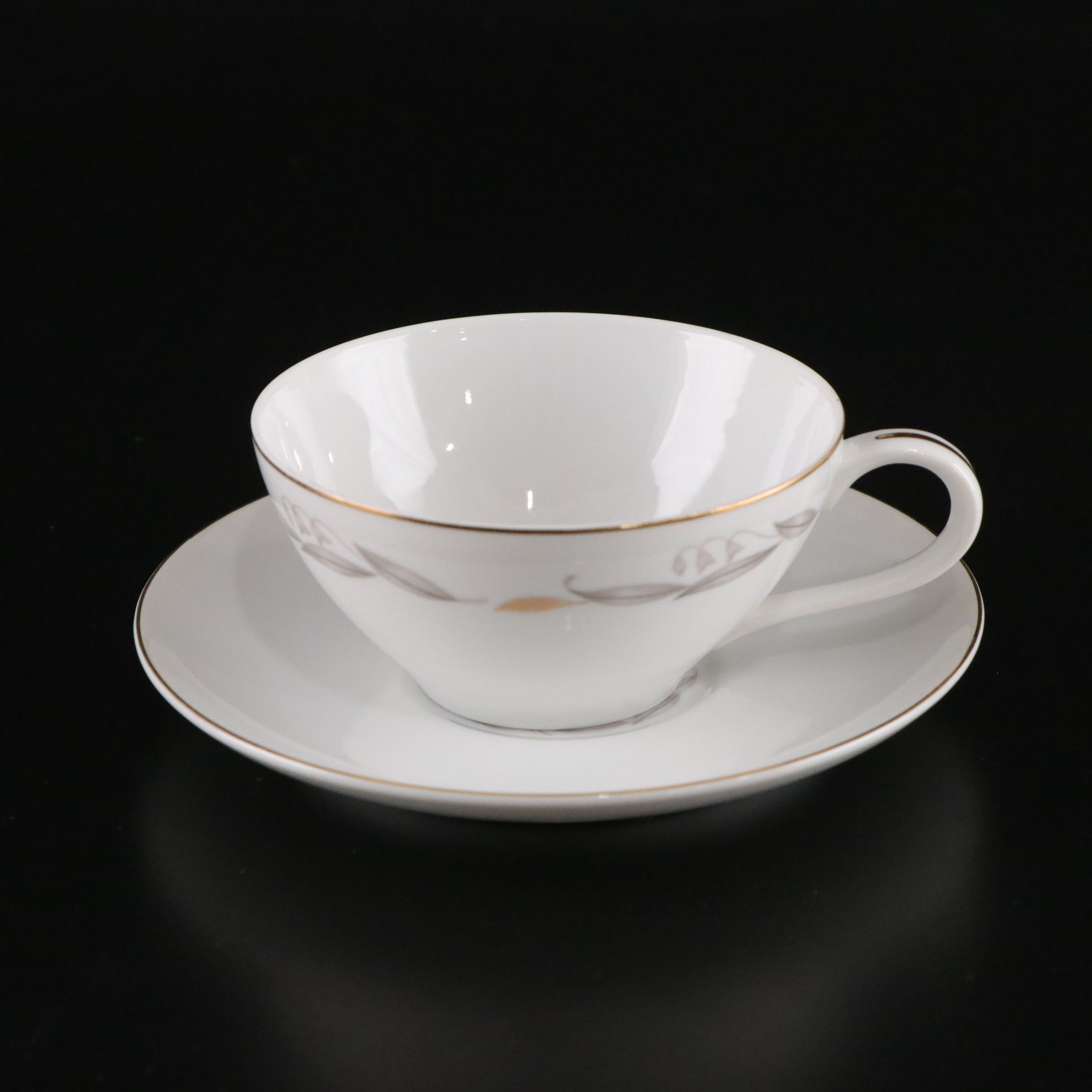 Kaysons "Golden Fantasy" Six Piece Setting for Eight Diners