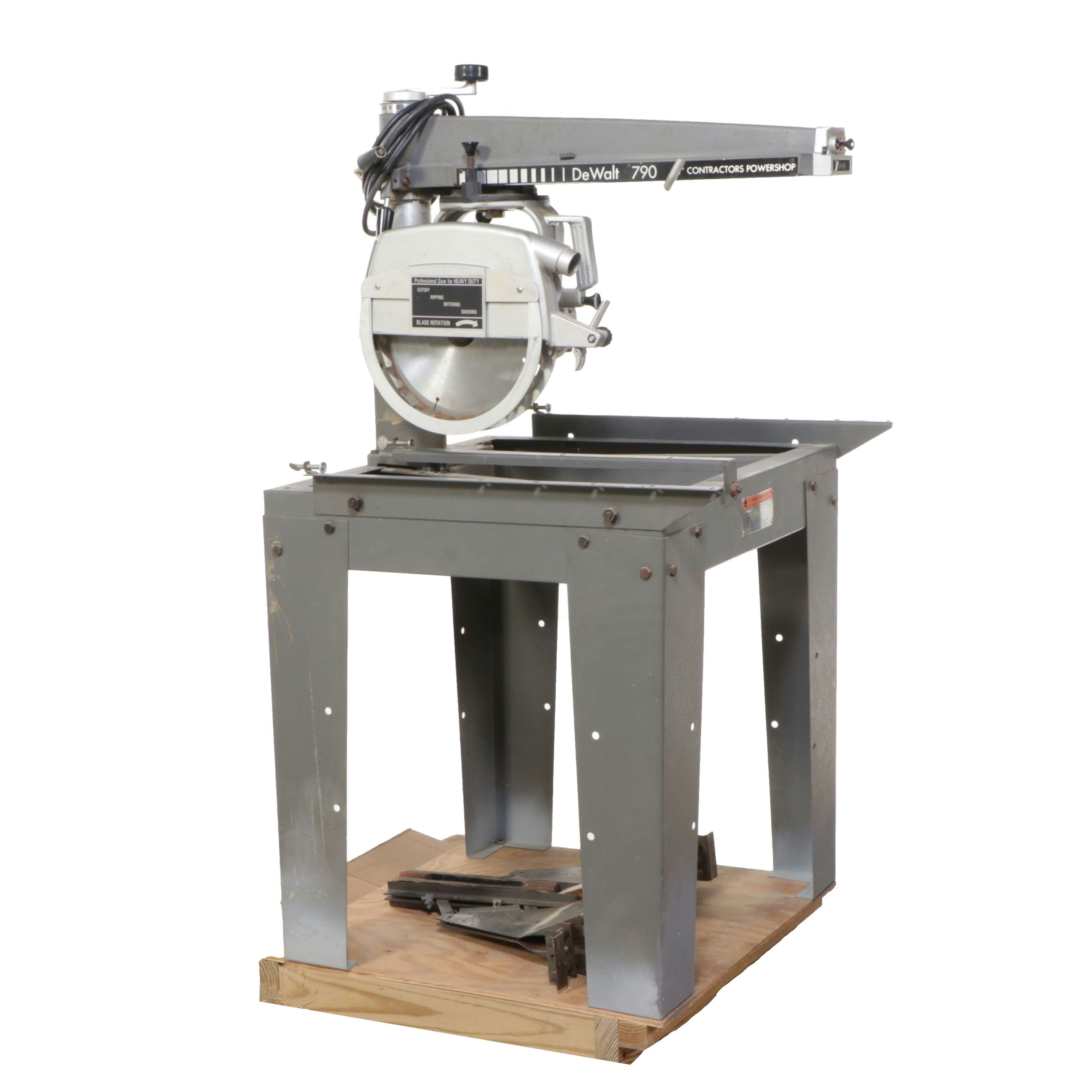 DeWalt 790 Contractors Powershop Circular Saw on Black & Decker Table