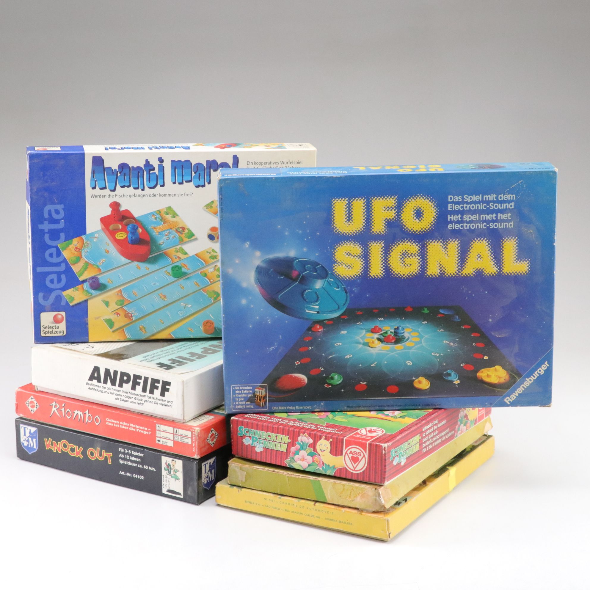 UFO Signal with German, French, Portuguese & Other Board Games, Mid-Late 20th C.