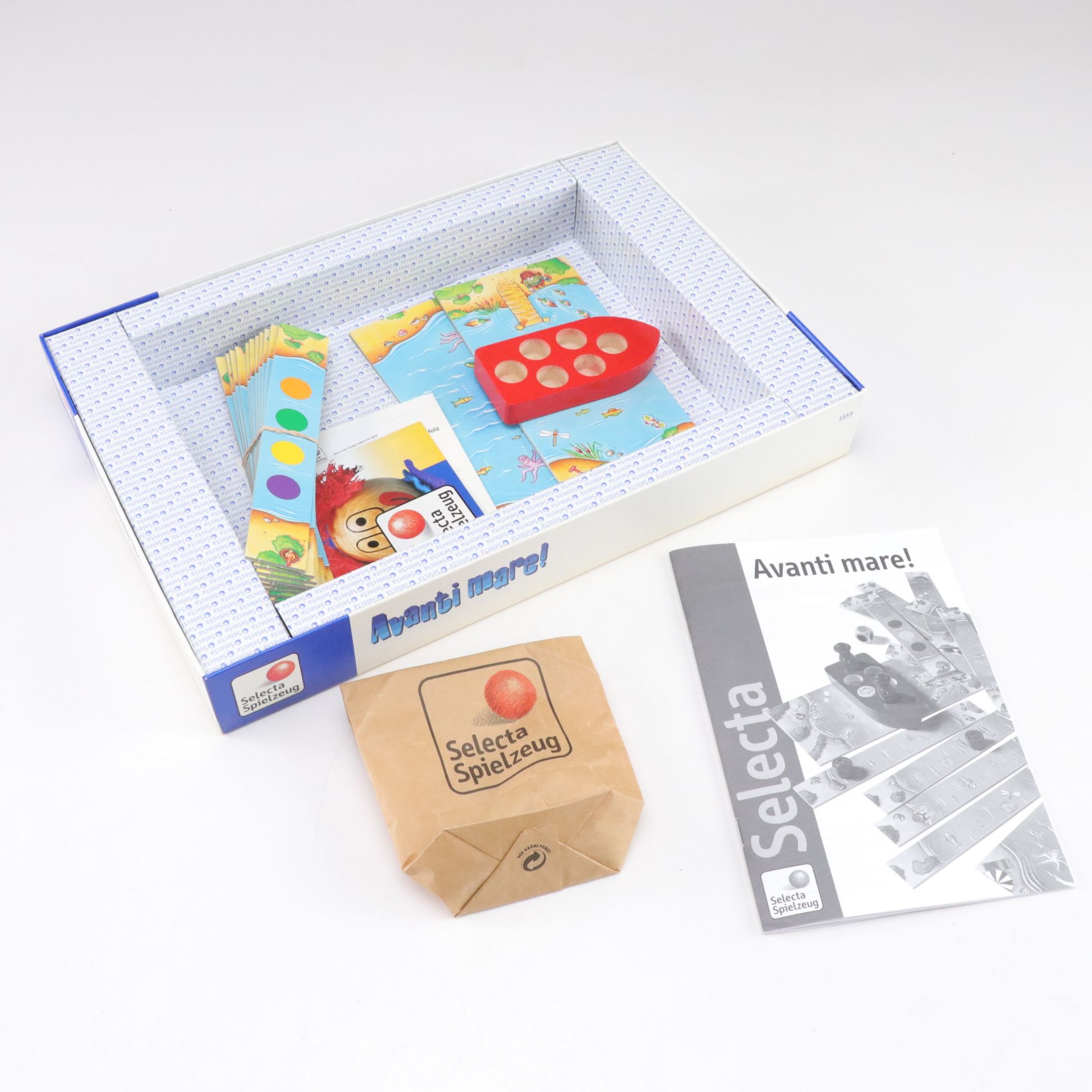 UFO Signal with German, French, Portuguese & Other Board Games, Mid-Late 20th C.