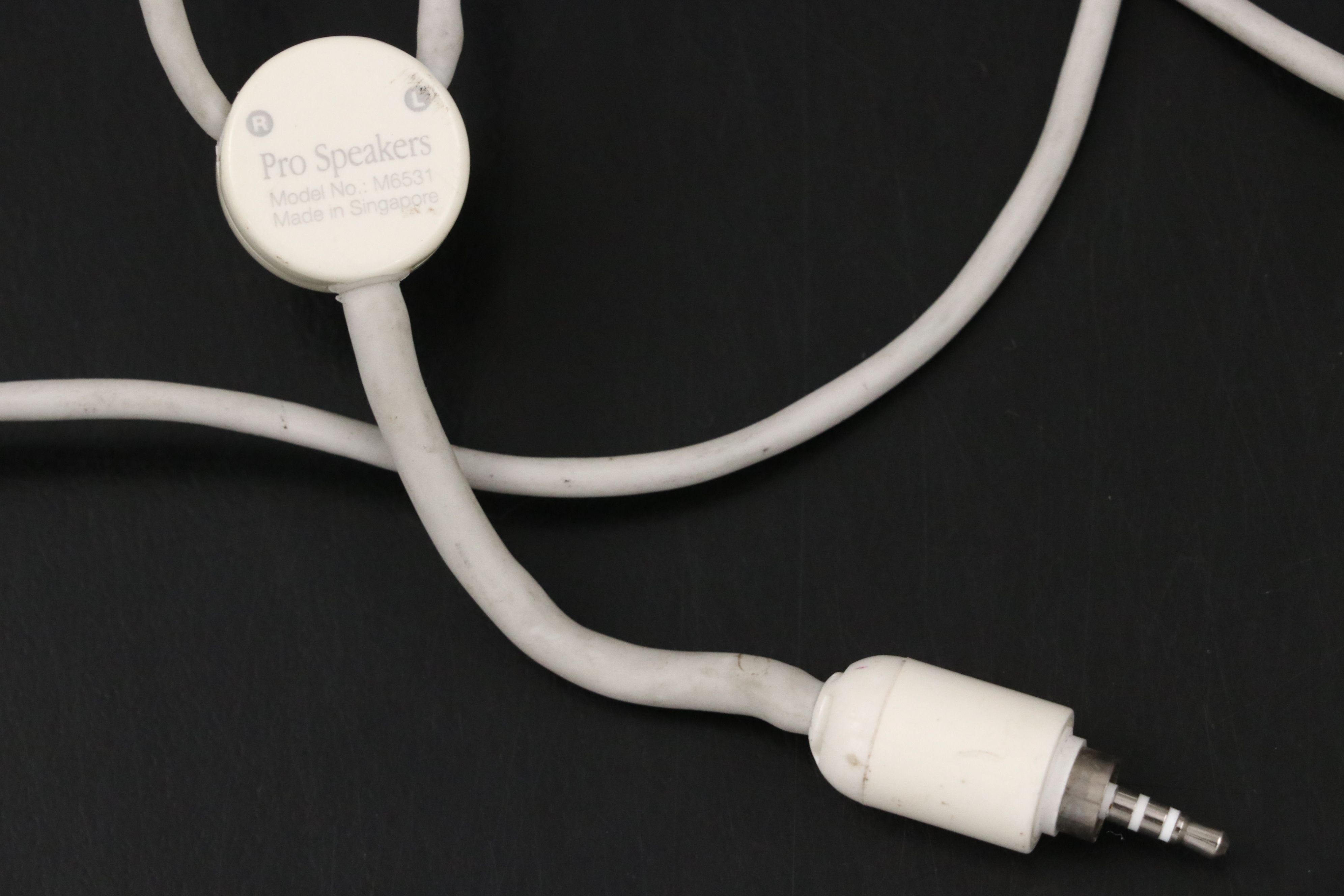 Apple Pro Mouse with Pro Speakers, 2000 and 2001