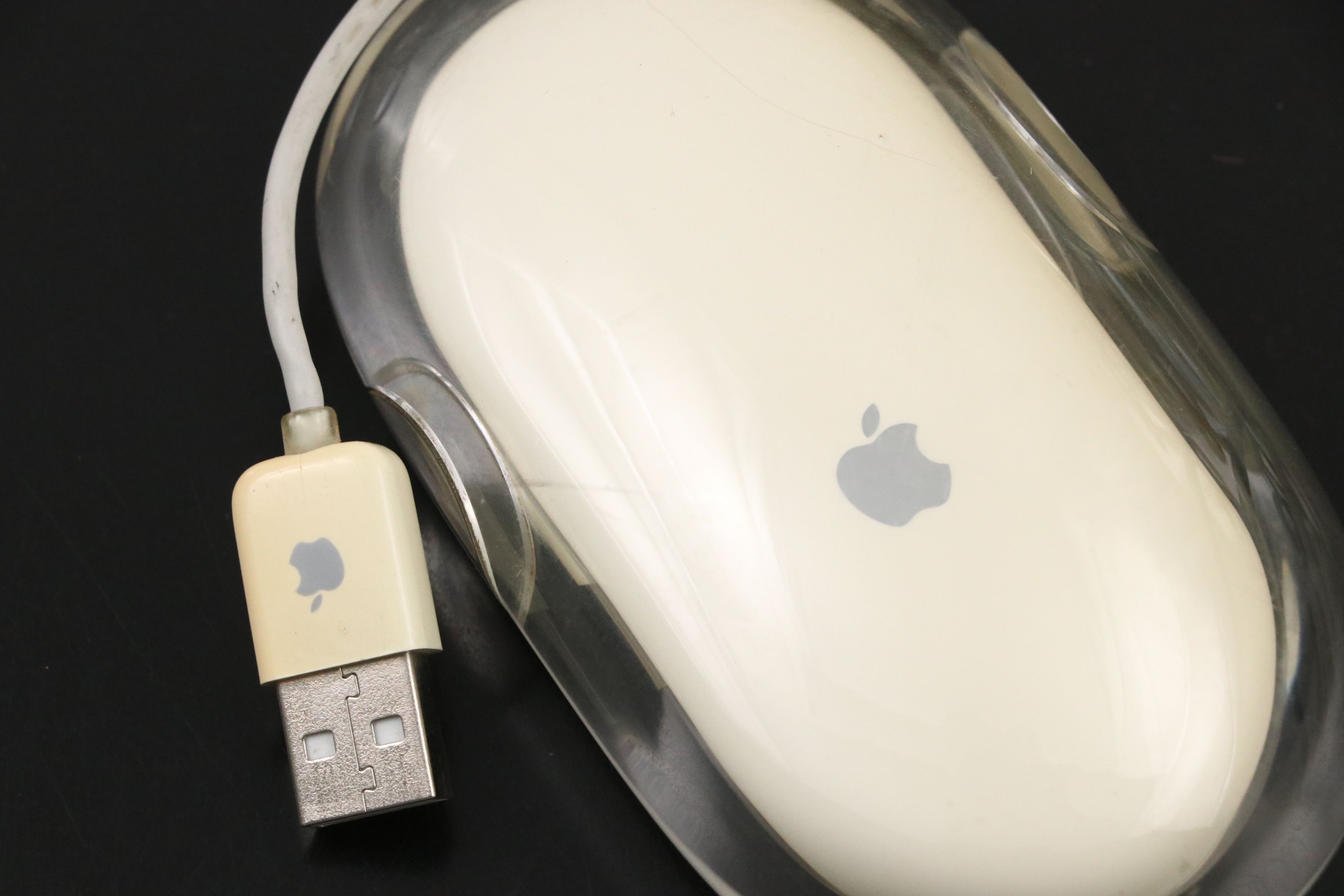 Apple Pro Mouse with Pro Speakers, 2000 and 2001