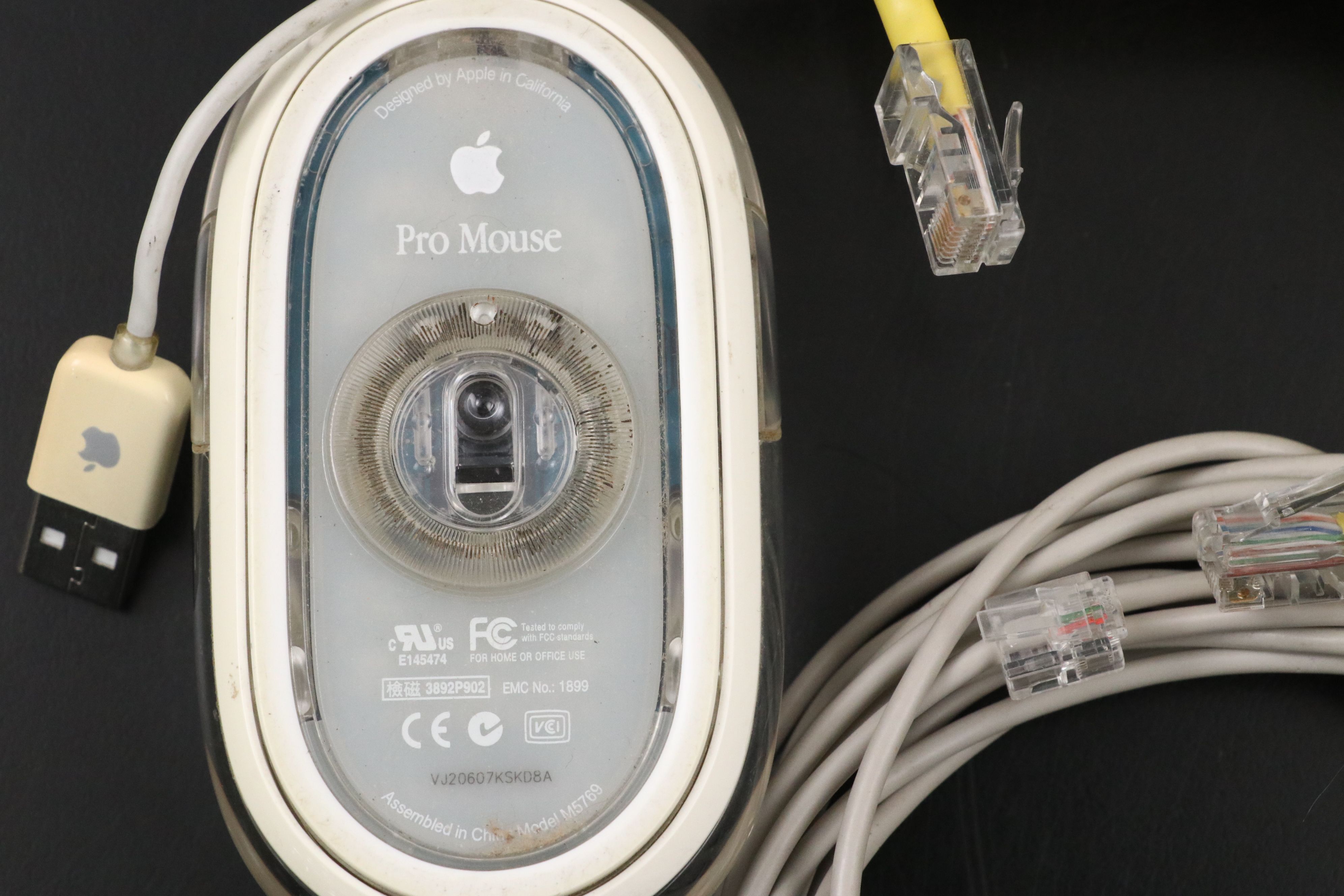 Apple Pro Mouse with Pro Speakers, 2000 and 2001