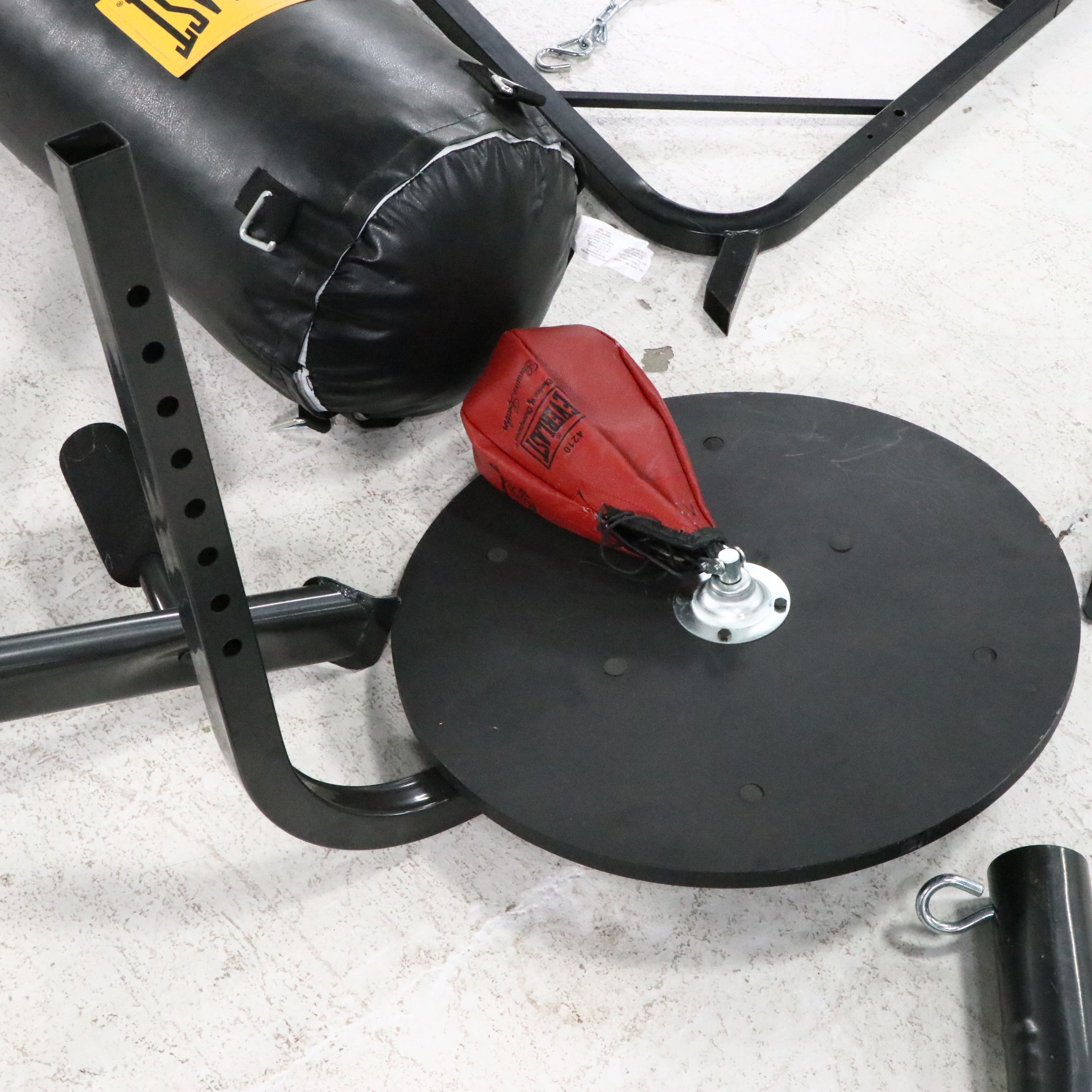 Everlast Punching Bag with Hand-Grips