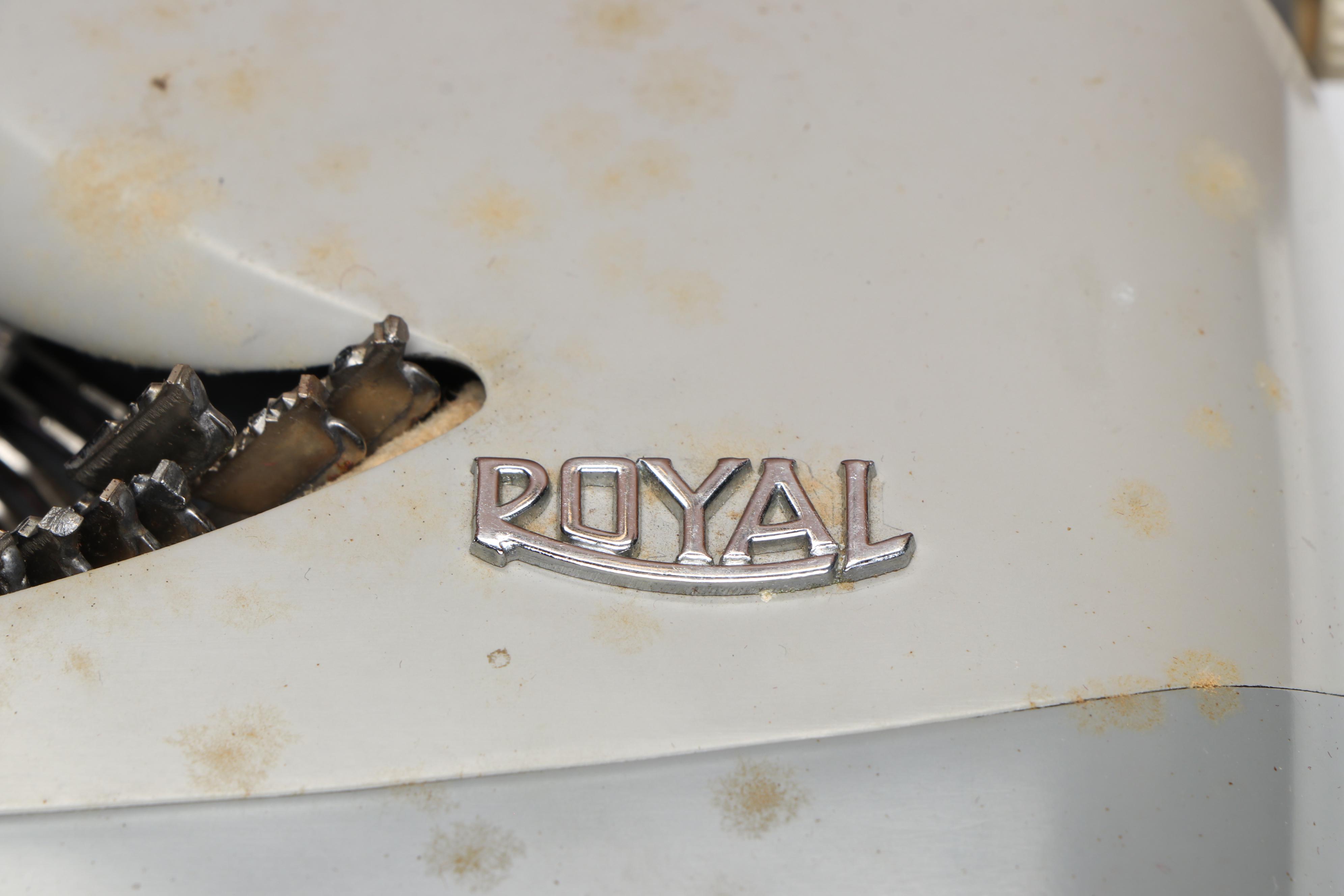 Royal Royalite Typewriter in Leather Travel Case