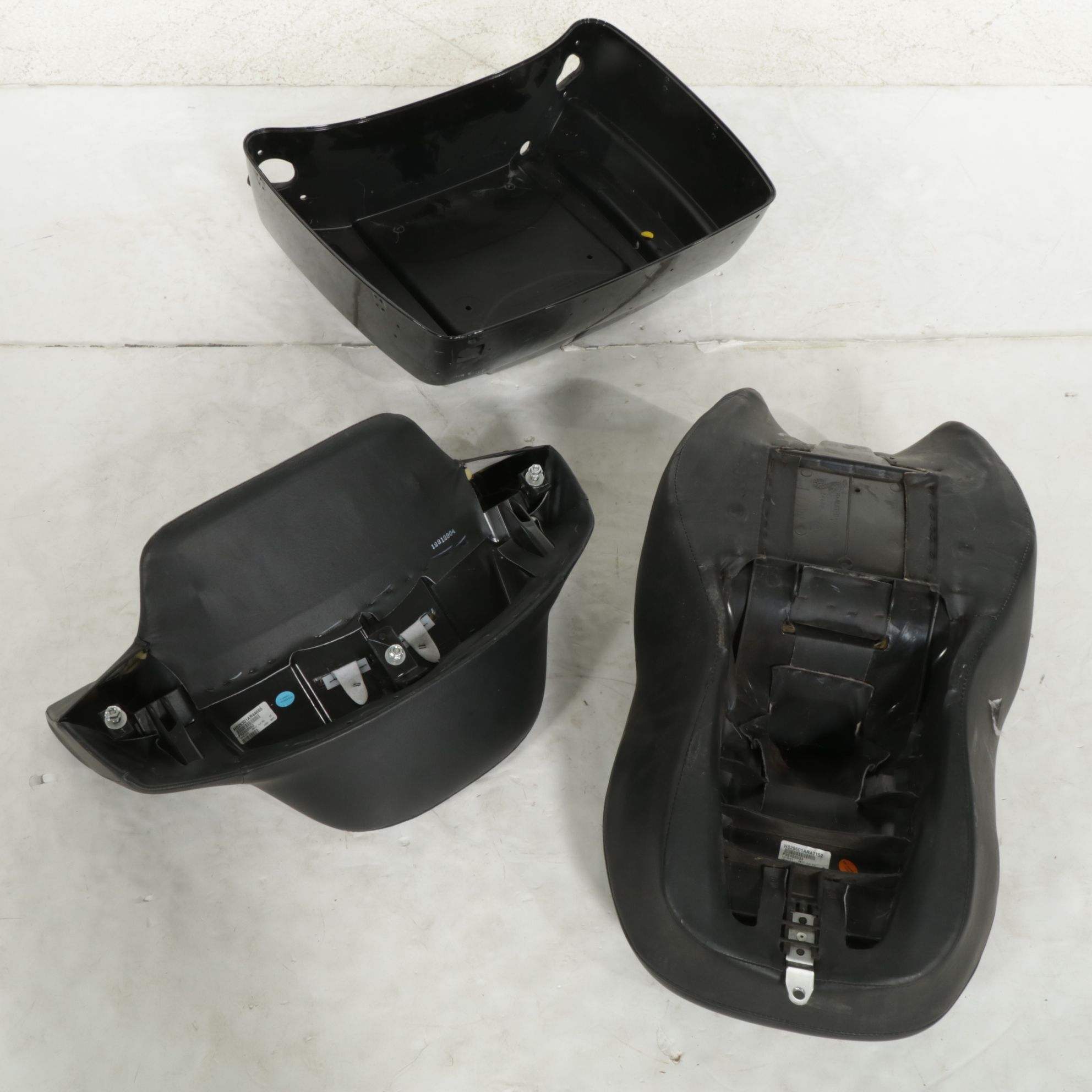 Harley-Davidson Motorcycle Black Vinyl Touring Seat with Backrest and Tour Pack
