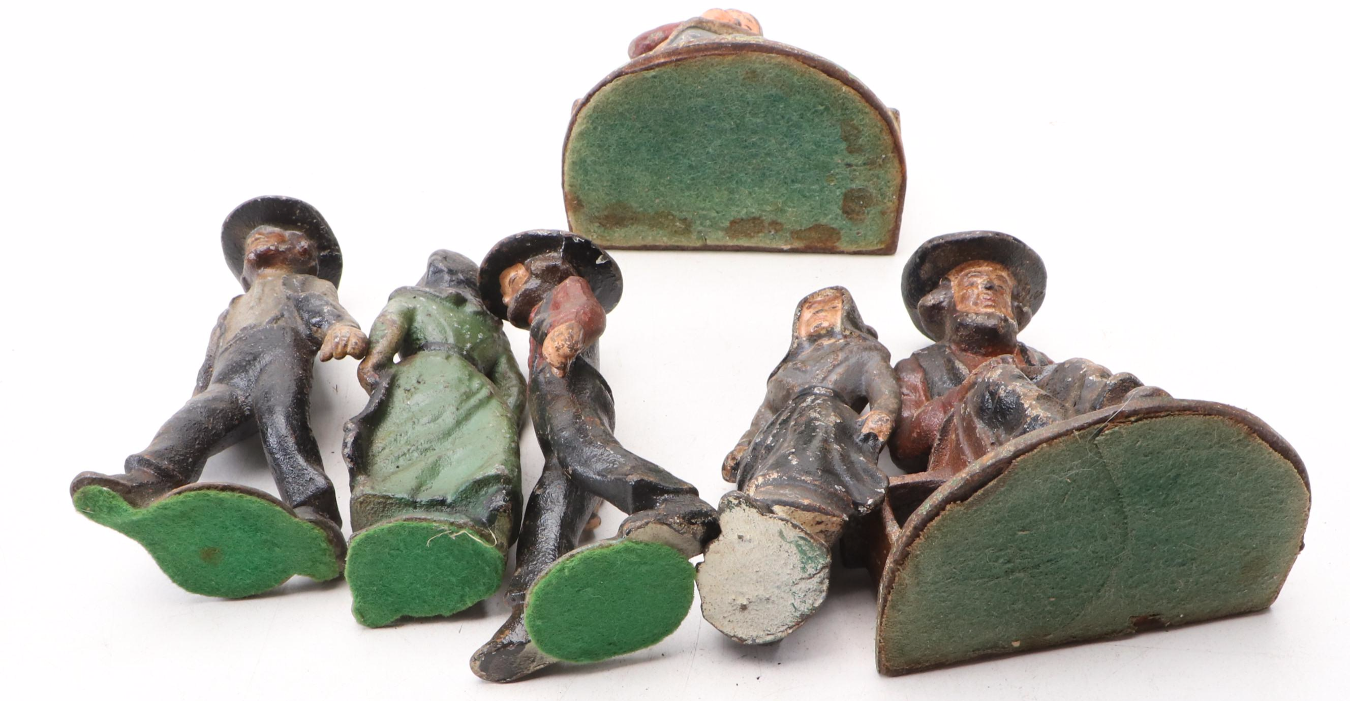 Wilton Amish Figurines with Keilen Cast Iron Skillet and More Kitchen Décor