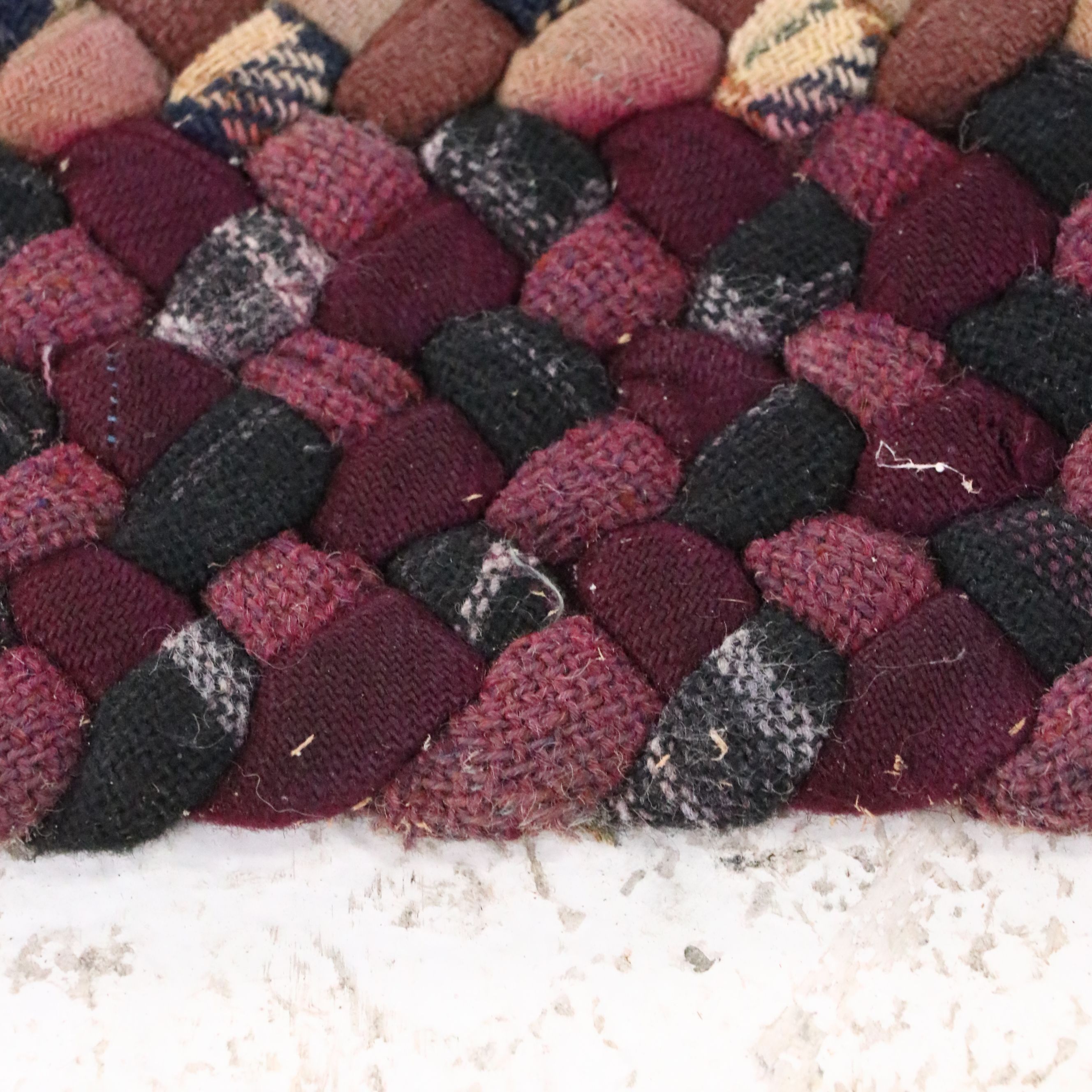 2'4 x 4'6 Oval Handmade Braided Accent Rug