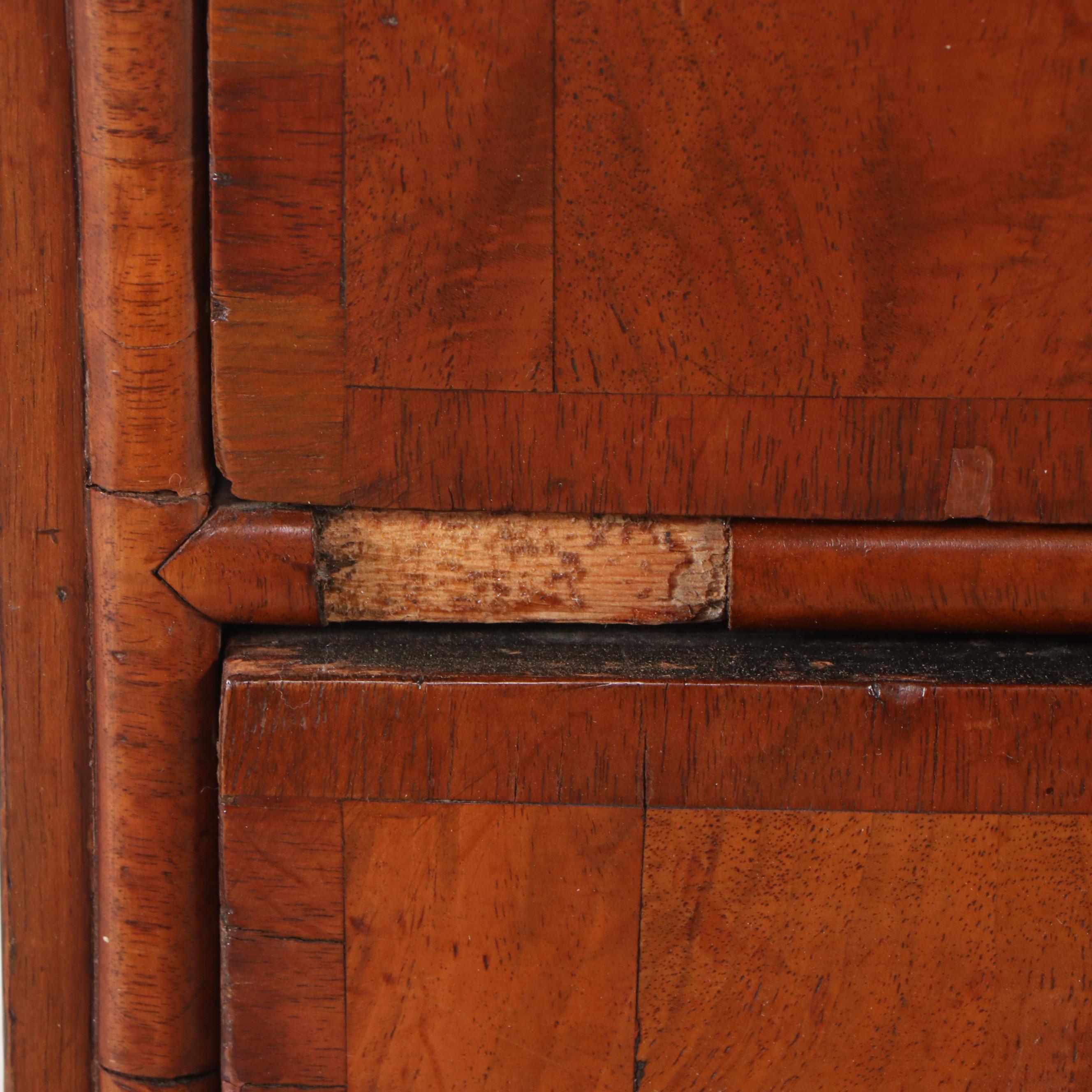 Georgian Flame Mahogany Chest of Drawers, Late 18th to Early 19th Century