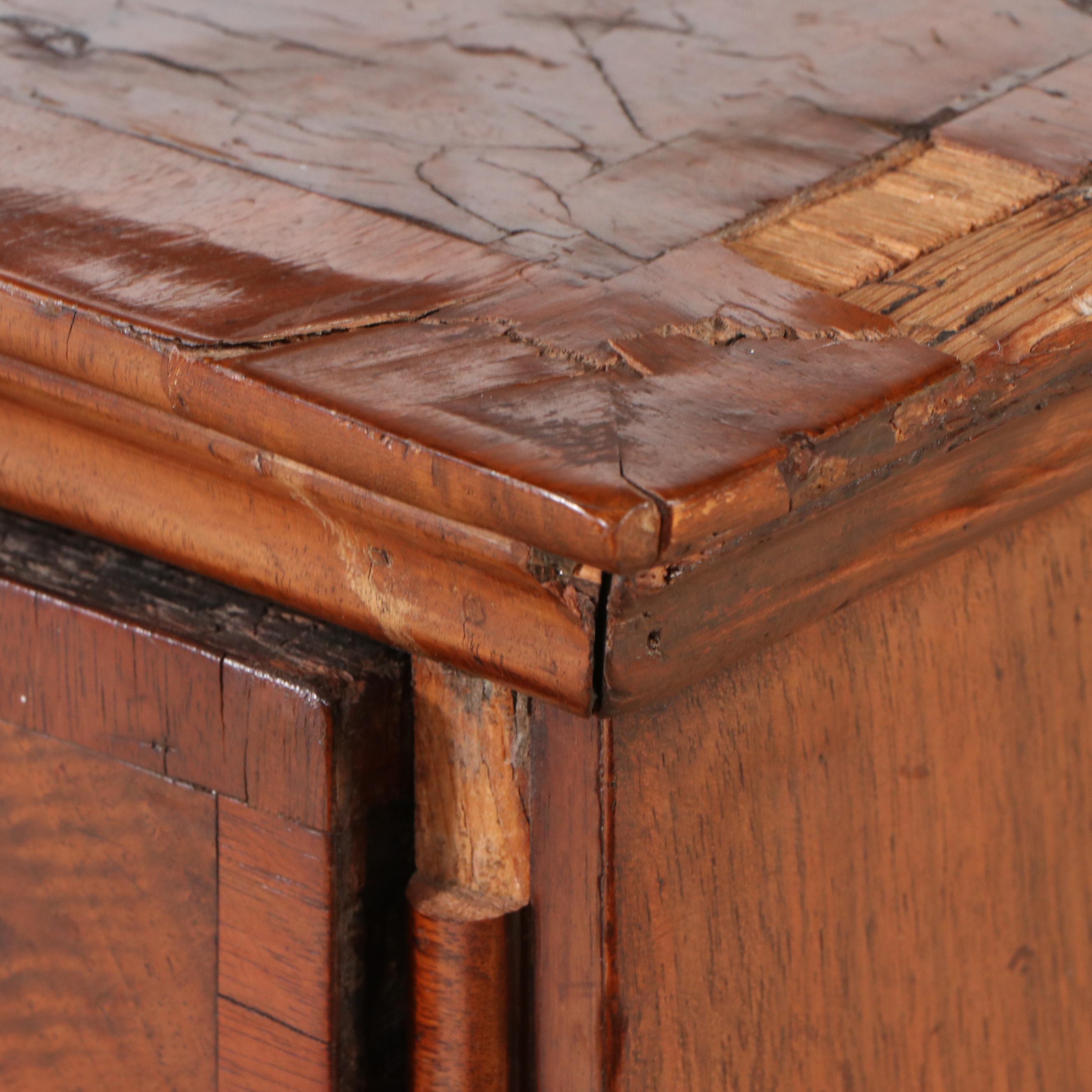 Georgian Flame Mahogany Chest of Drawers, Late 18th to Early 19th Century