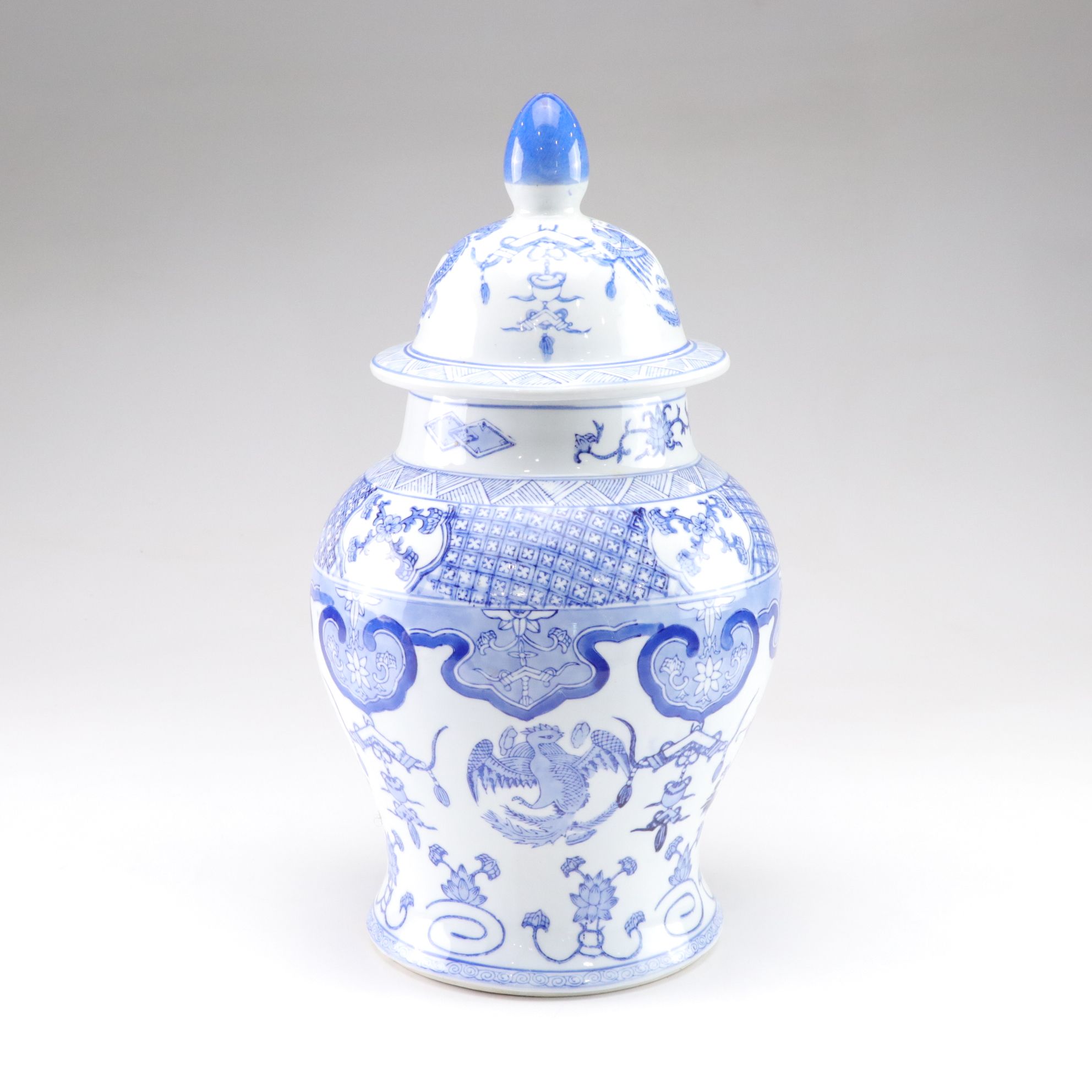 Chinese Porcelain Blue and White Dragon Motif on Ginger Jar