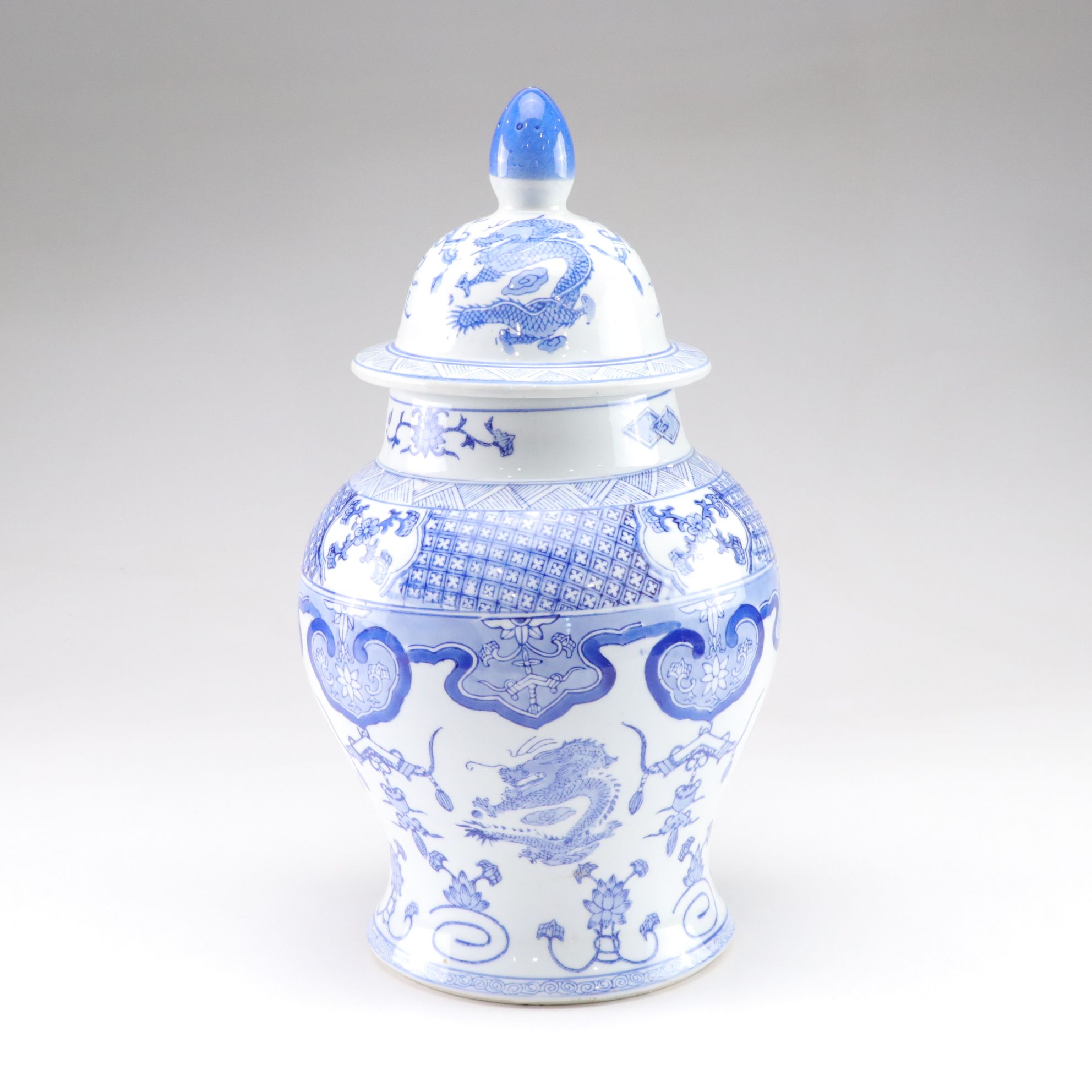 Chinese Porcelain Blue and White Dragon Motif on Ginger Jar