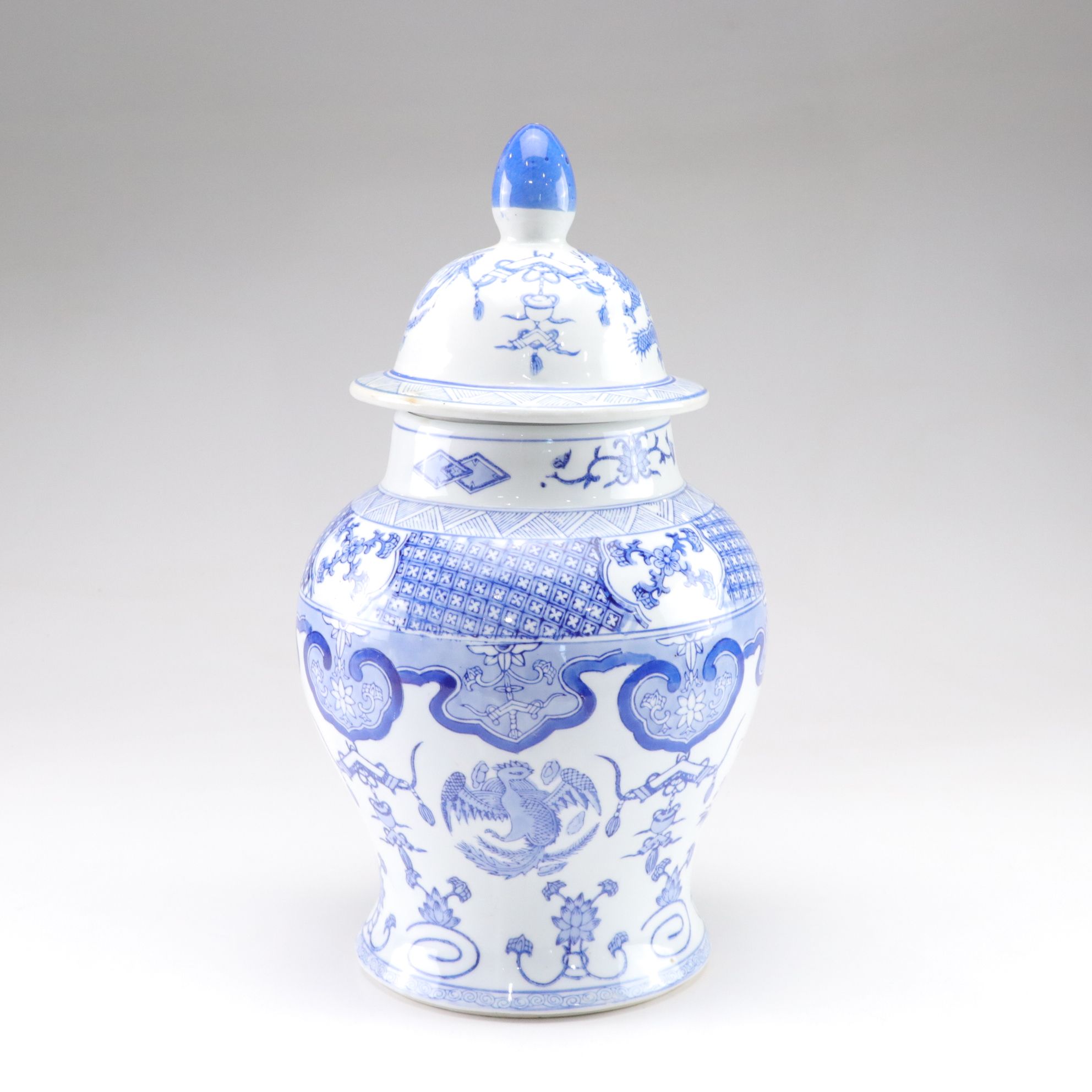 Chinese Porcelain Blue and White Dragon Motif on Ginger Jar