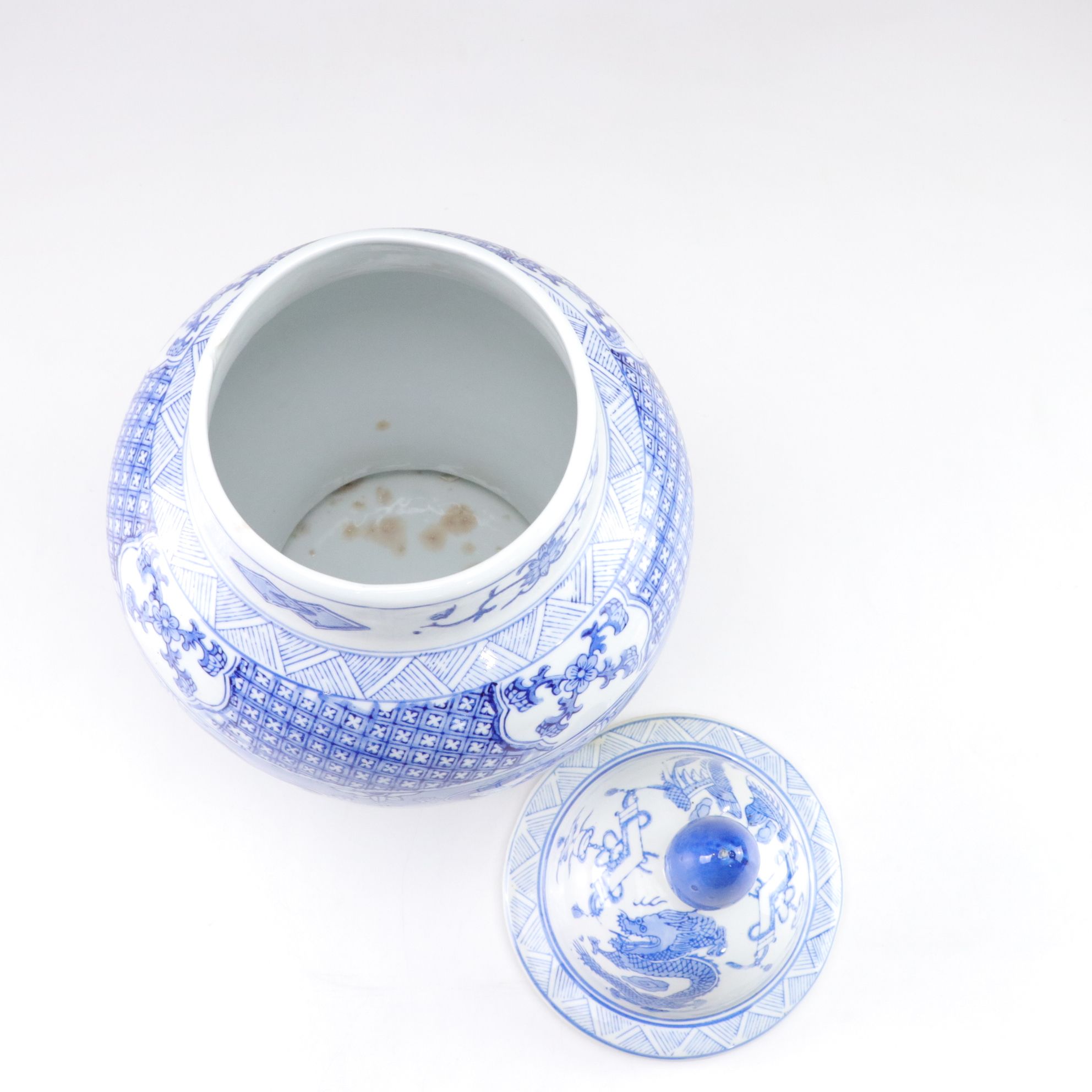 Chinese Porcelain Blue and White Dragon Motif on Ginger Jar