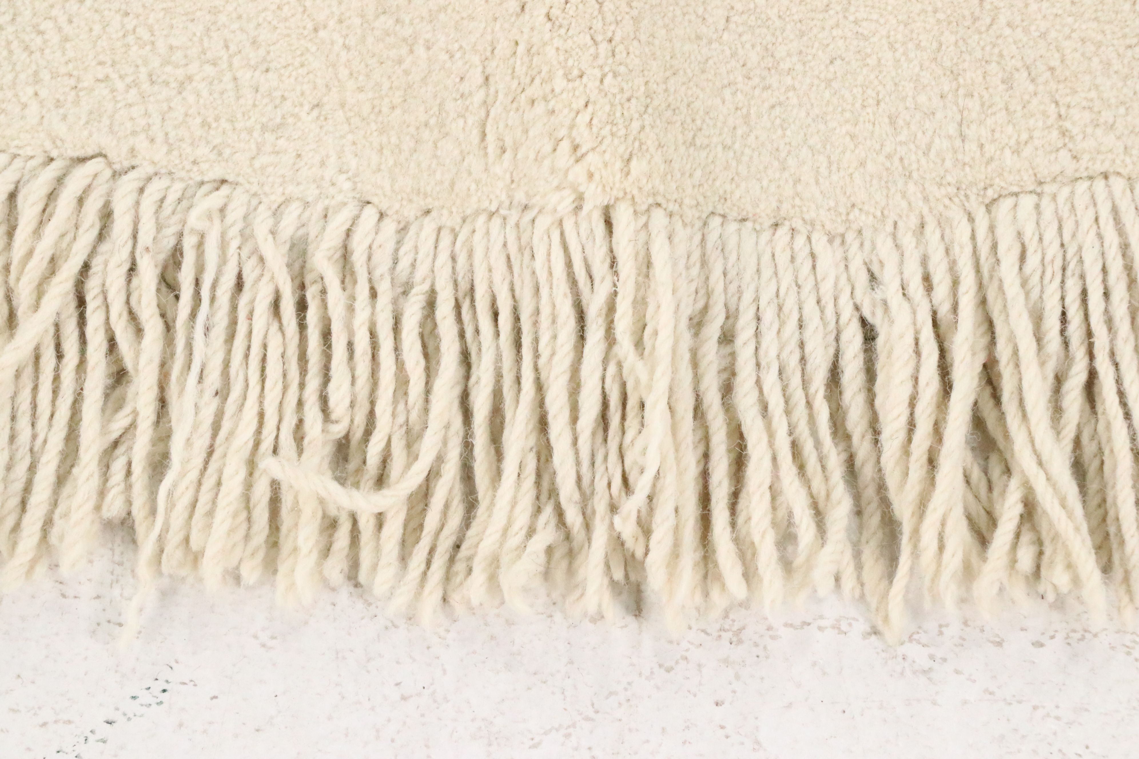 6'10 Round Hand-Knotted Indian Floral Area Rug