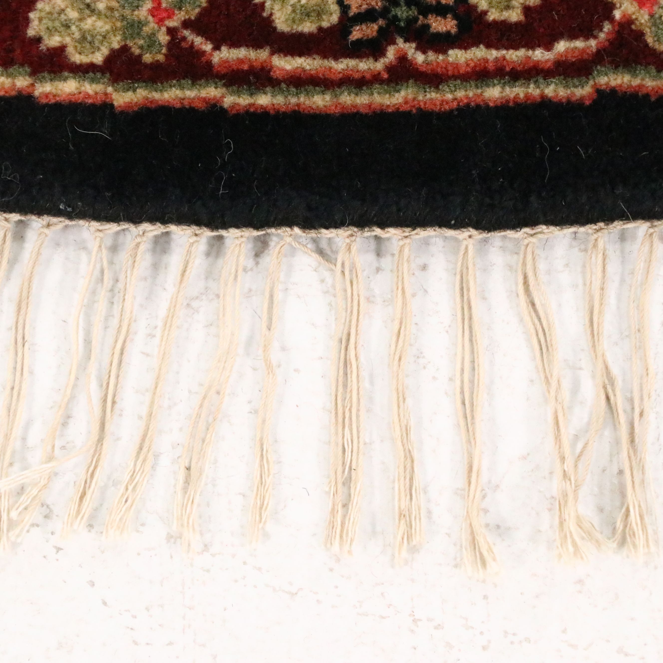 6'5 Round Hand-Knotted Indo-Persian Heriz Area Rug