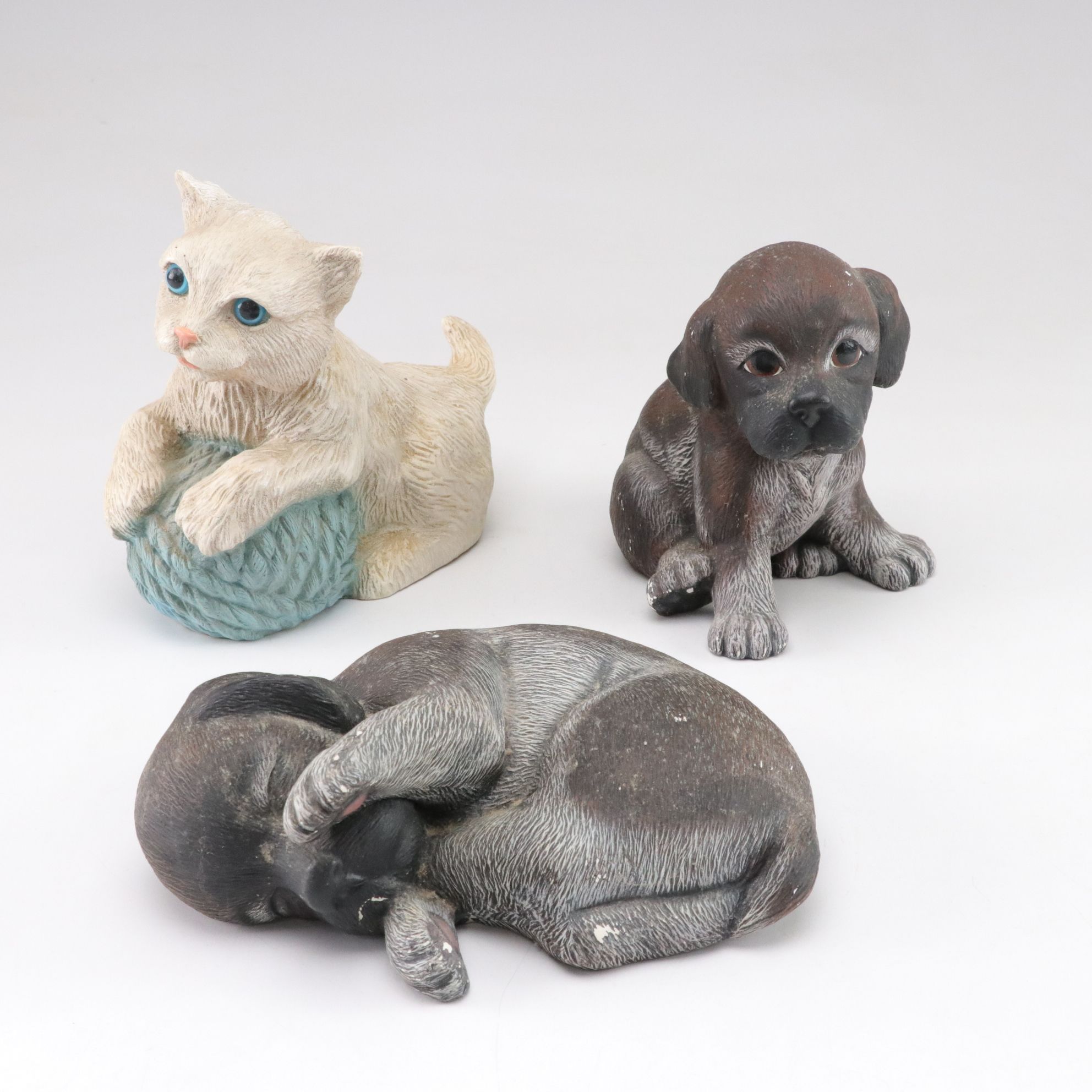 Universal Statuary "White Kitten with Yarn" with Puppies in Composite Figurines