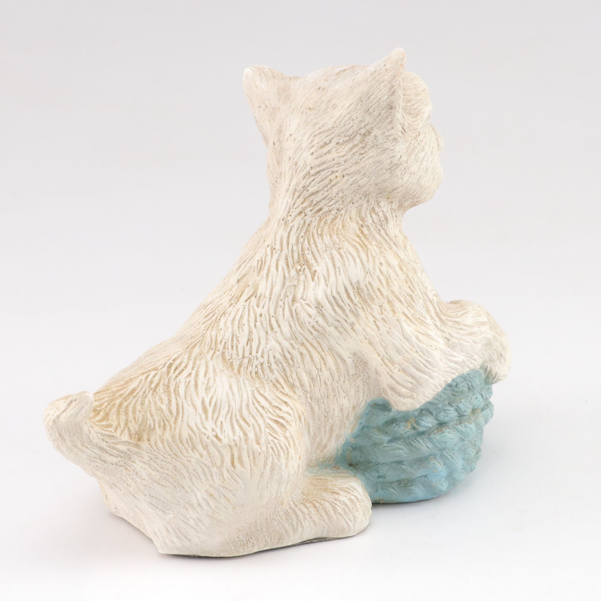 Universal Statuary "White Kitten with Yarn" with Puppies in Composite Figurines