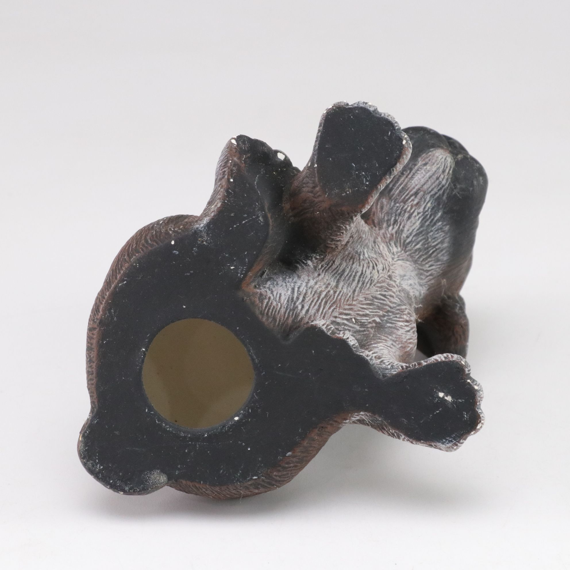 Universal Statuary "White Kitten with Yarn" with Puppies in Composite Figurines