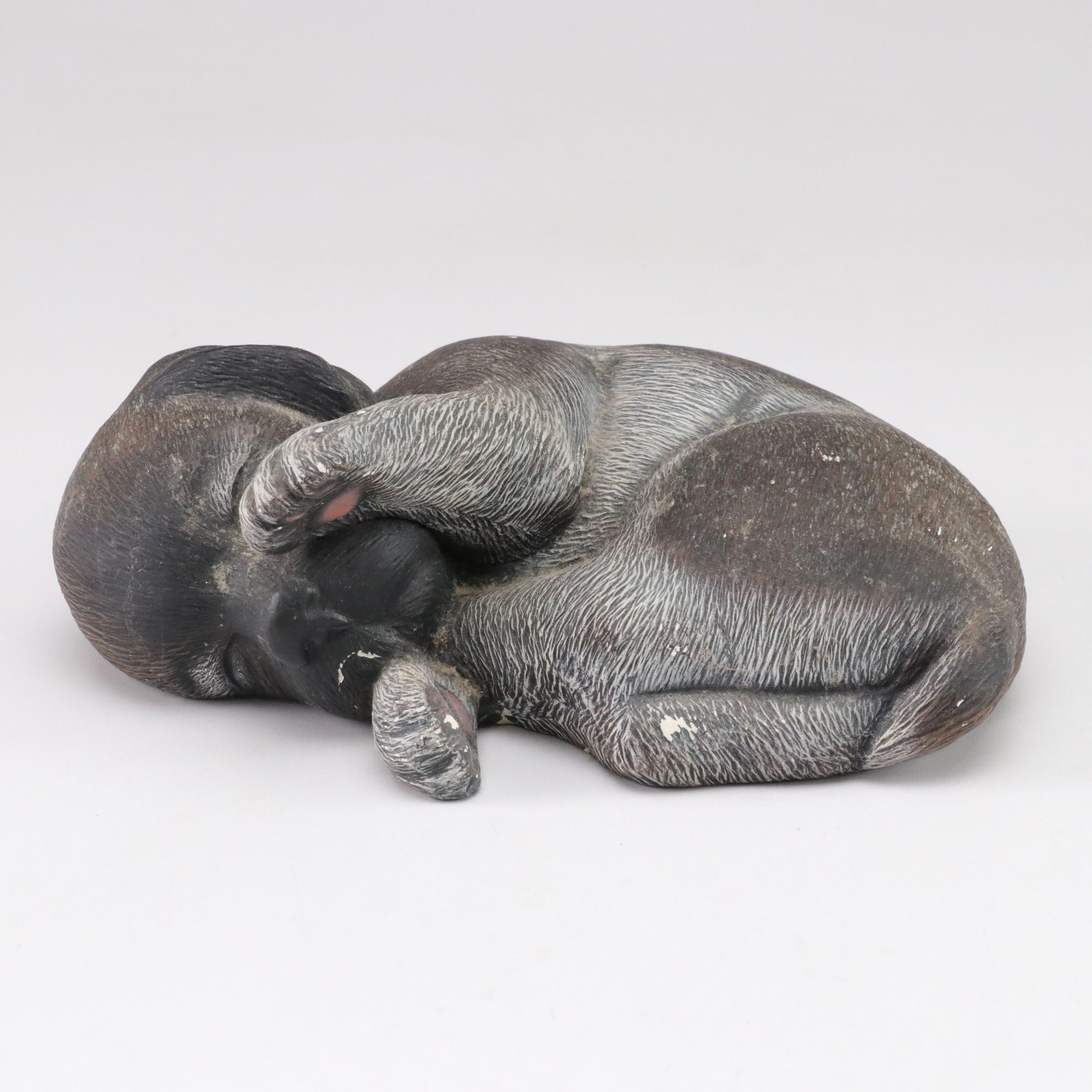 Universal Statuary "White Kitten with Yarn" with Puppies in Composite Figurines