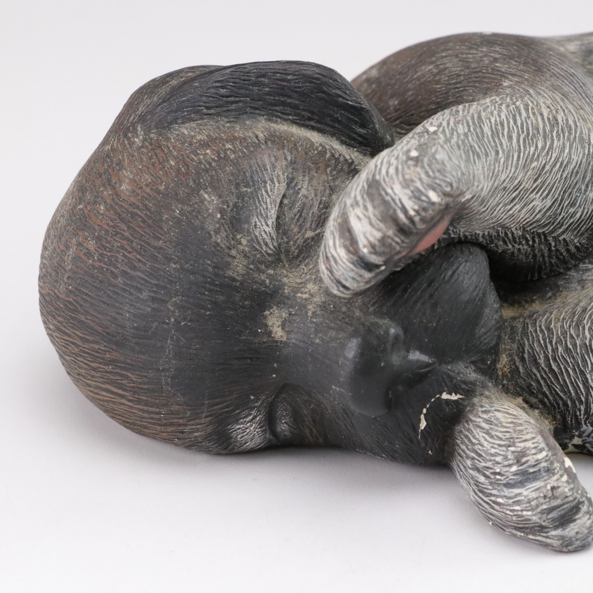 Universal Statuary "White Kitten with Yarn" with Puppies in Composite Figurines