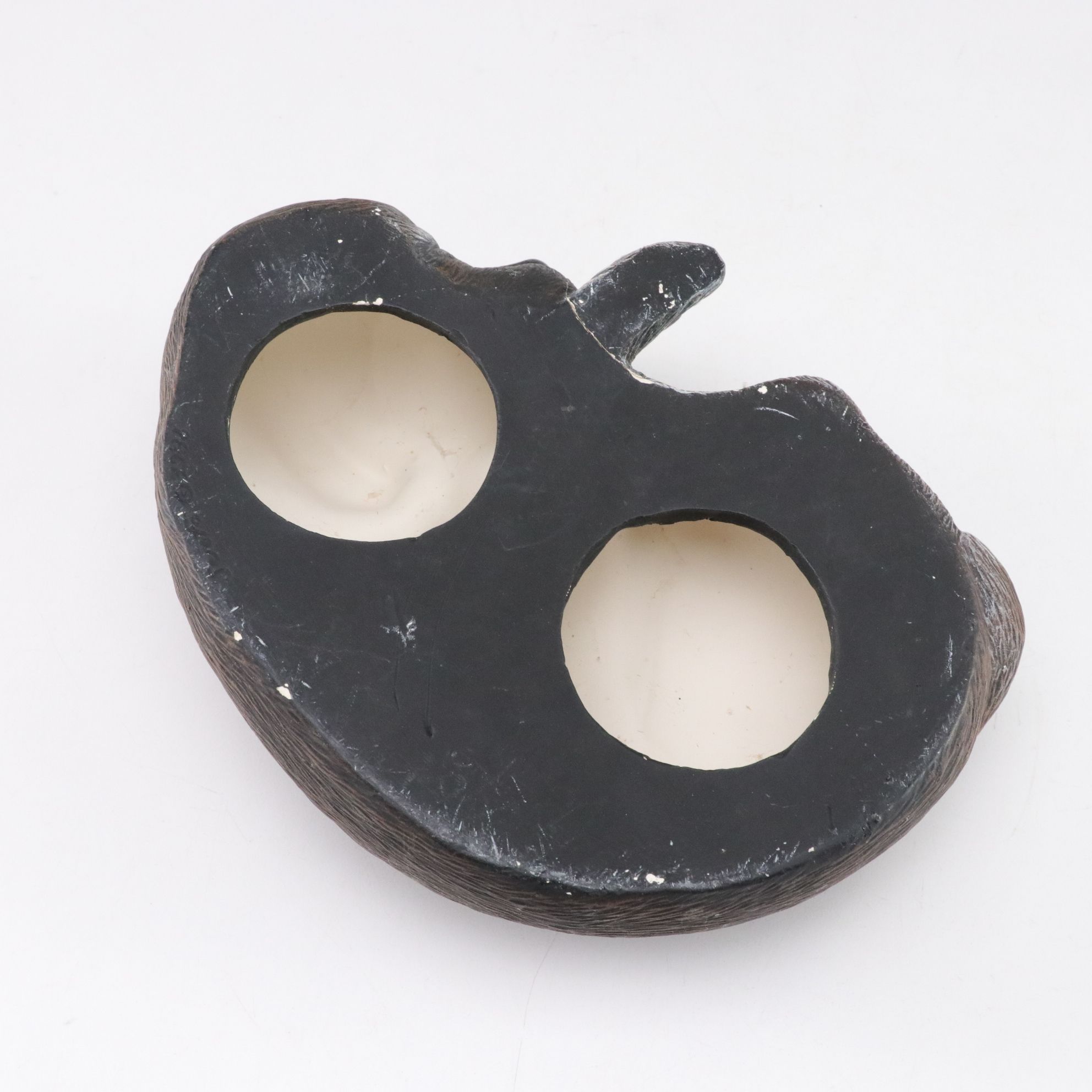 Universal Statuary "White Kitten with Yarn" with Puppies in Composite Figurines