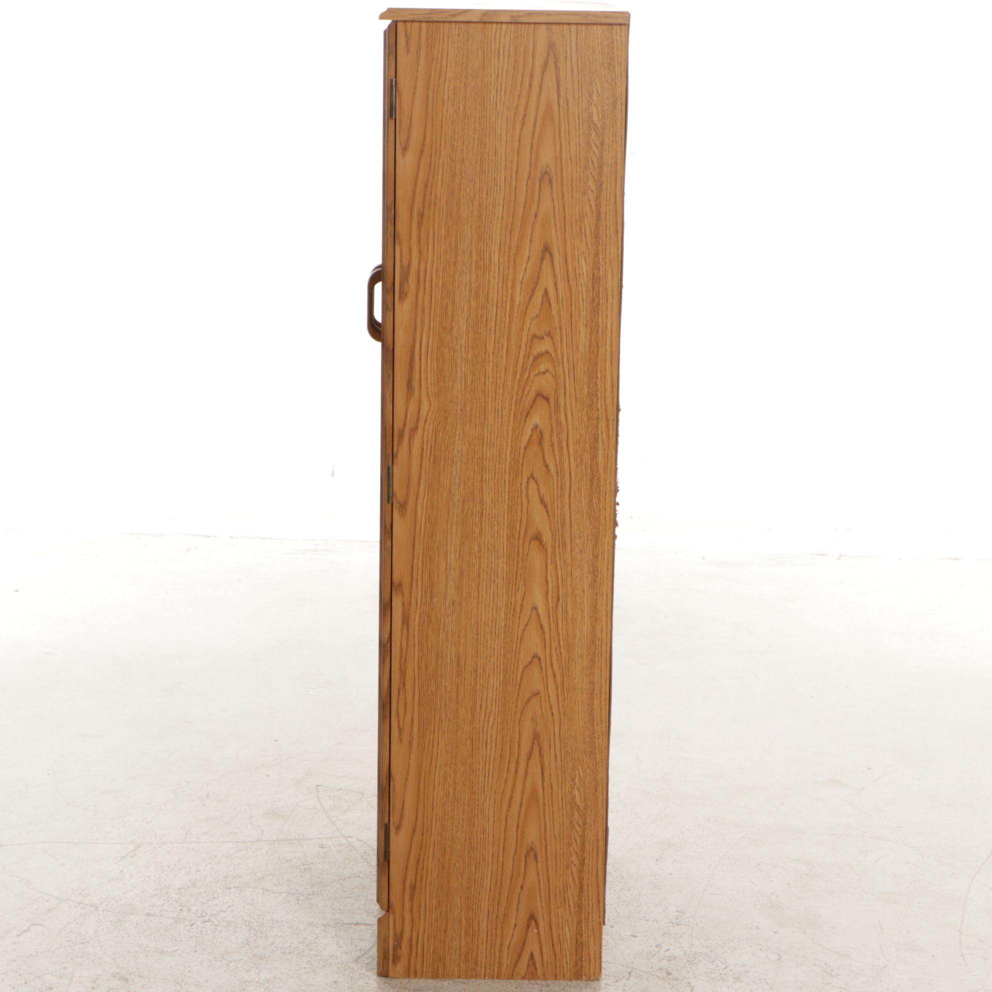 Oak Grain Finished Cabinet