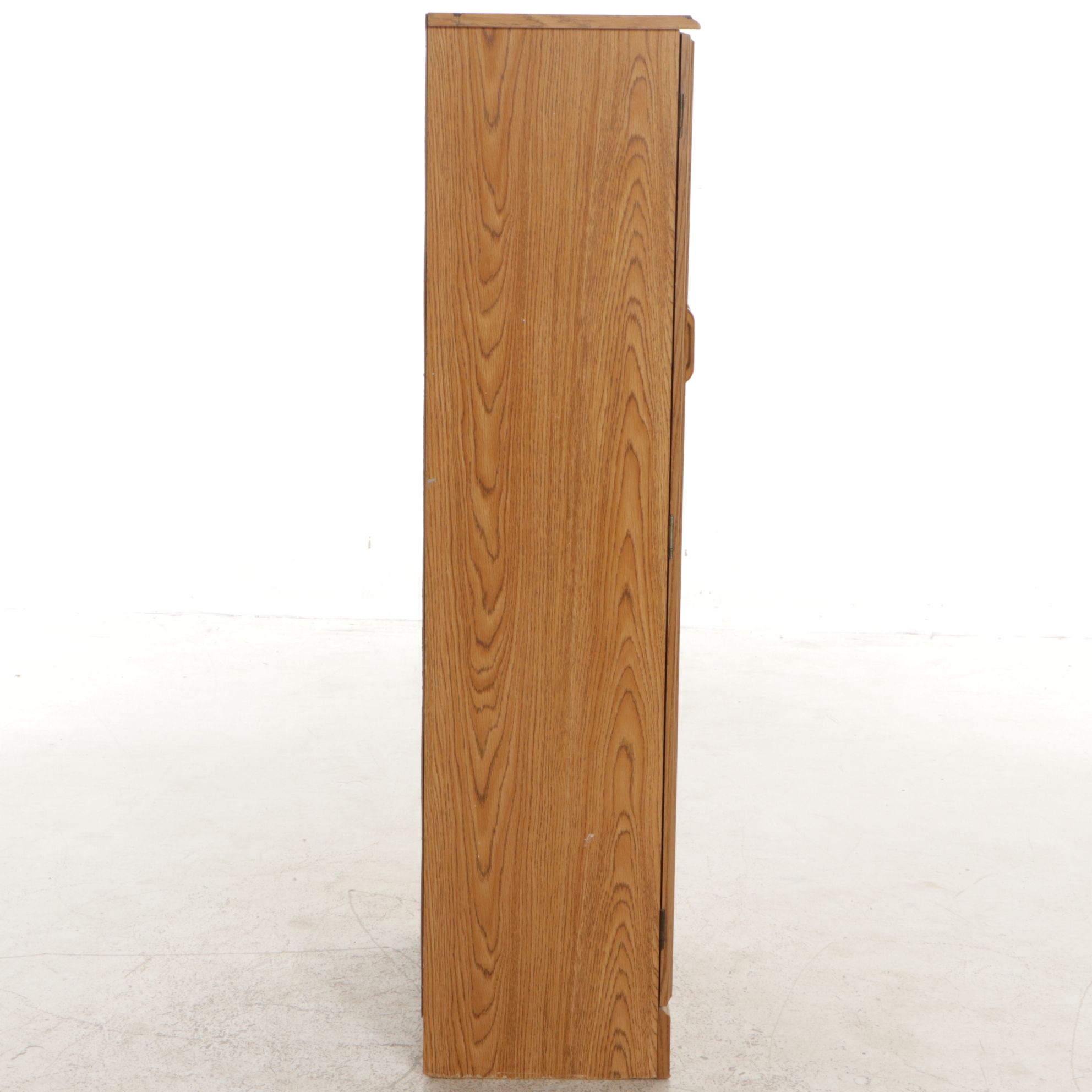 Oak Grain Finished Cabinet